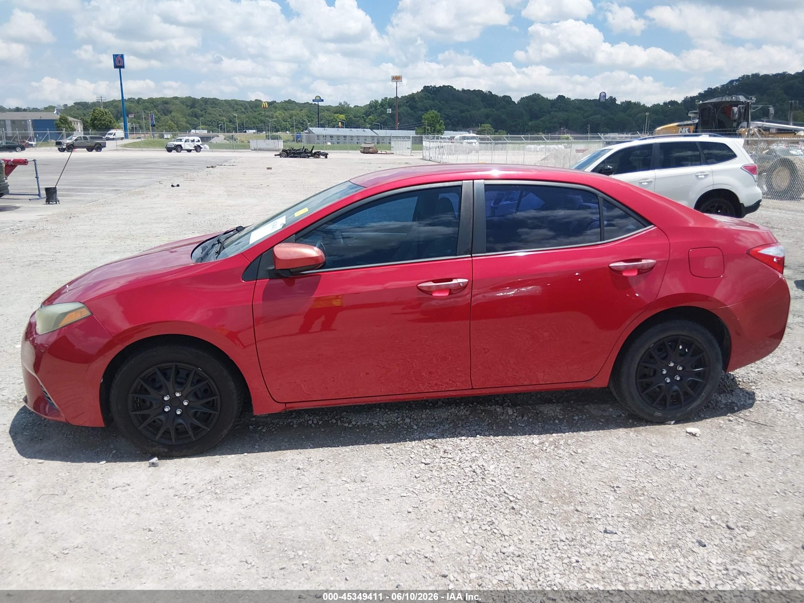 2015 Toyota Corolla Le Red vin: 2T1BURHE1FC281984