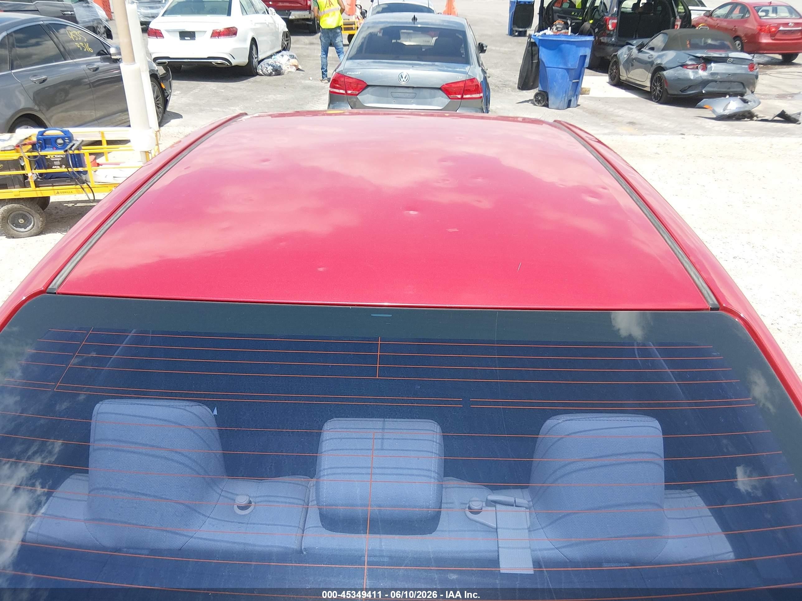 2015 Toyota Corolla Le Red vin: 2T1BURHE1FC281984