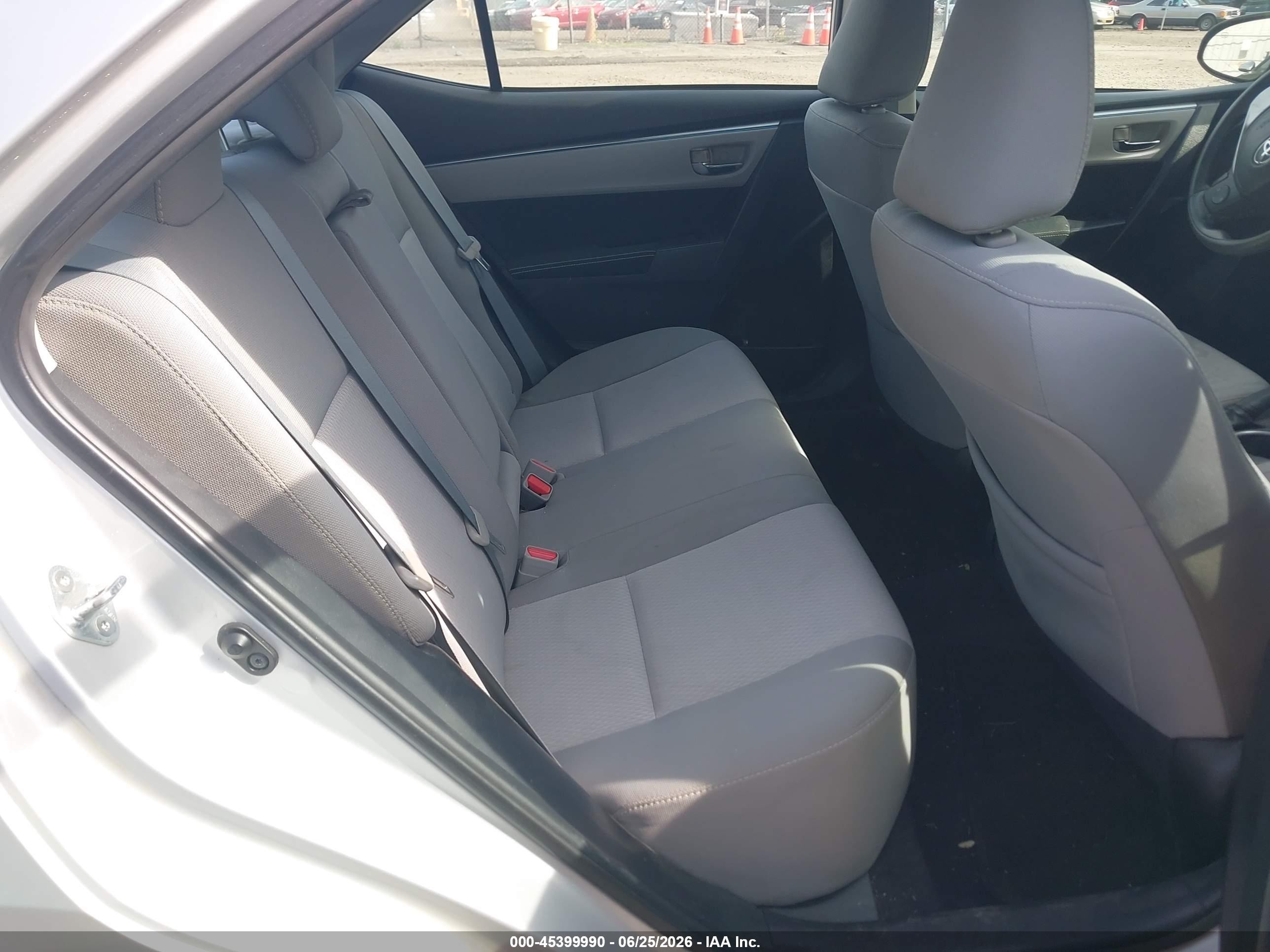 2015 Toyota Corolla Le Silver vin: 2T1BURHE1FC317916