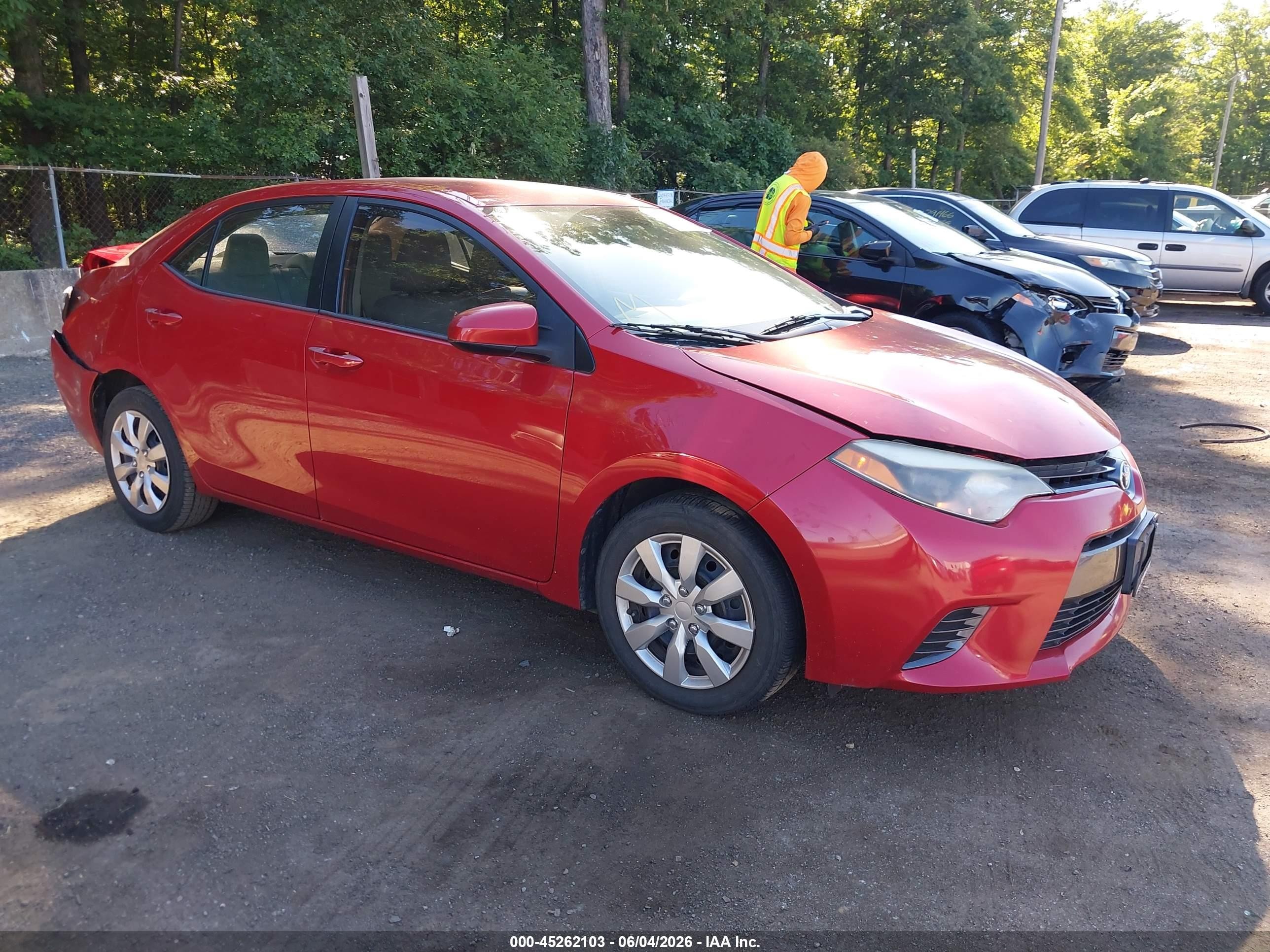 2015 Toyota Corolla Le Red vin: 2T1BURHE1FC323859