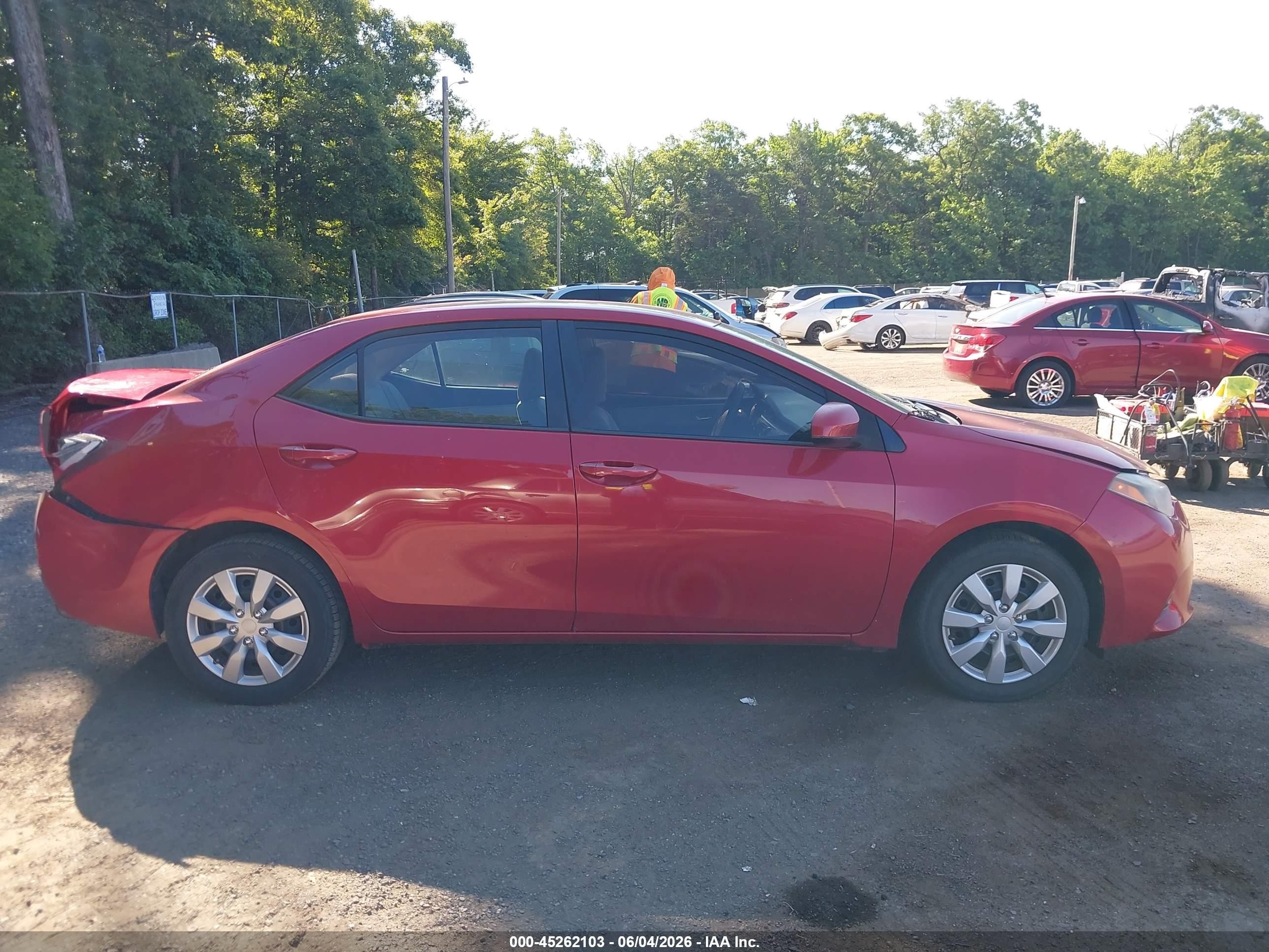 2015 Toyota Corolla Le Red vin: 2T1BURHE1FC323859