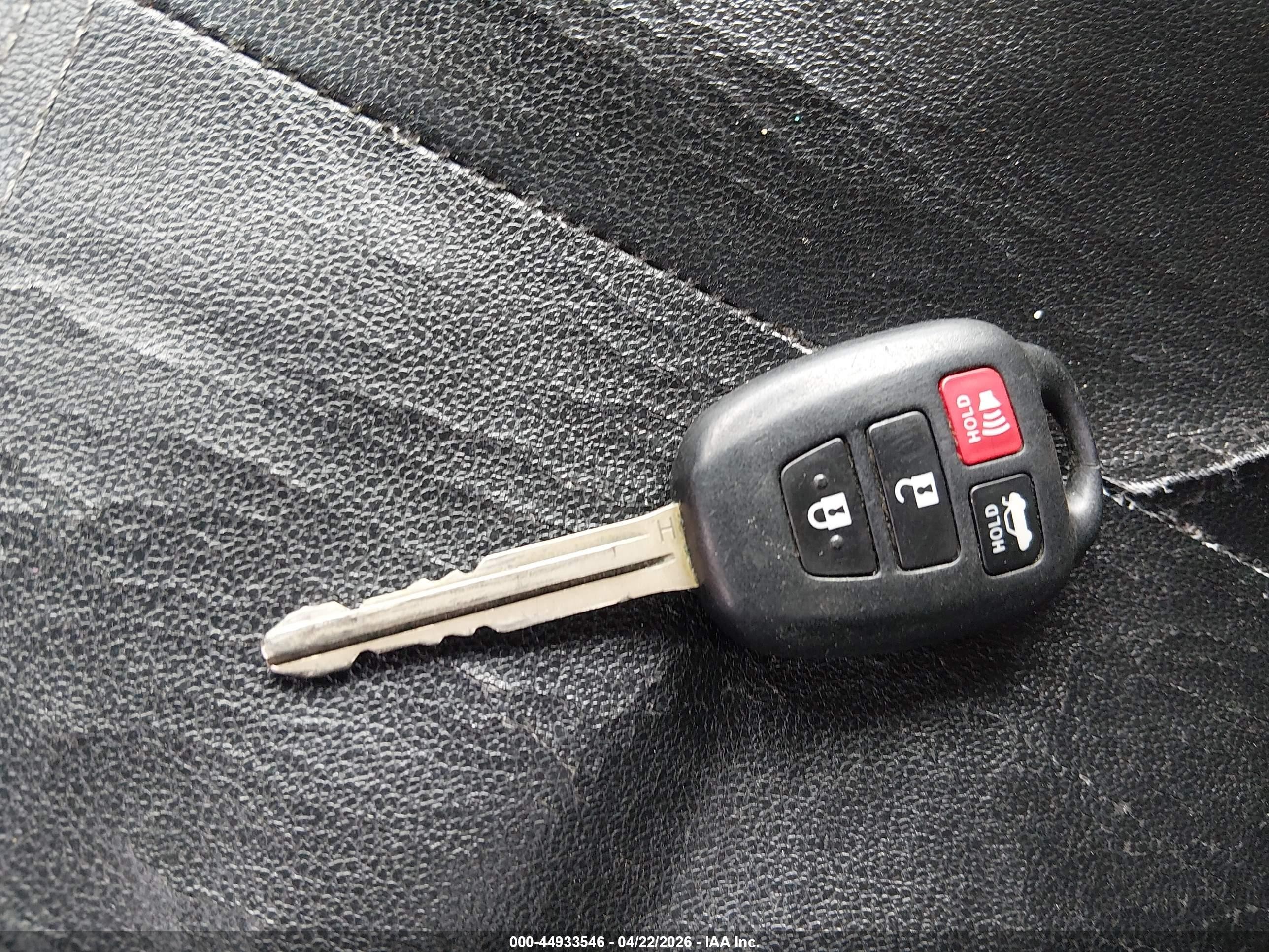 2015 Toyota Corolla Le Red vin: 2T1BURHE1FC351841