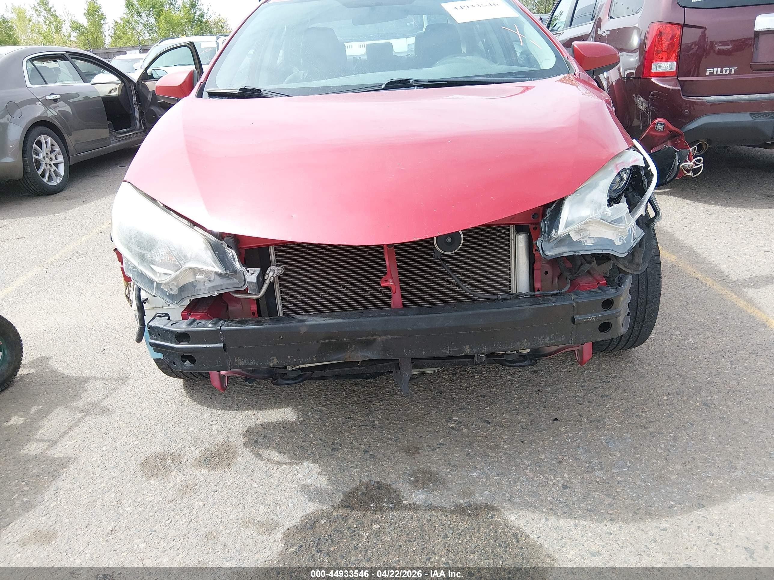 2015 Toyota Corolla Le Red vin: 2T1BURHE1FC351841