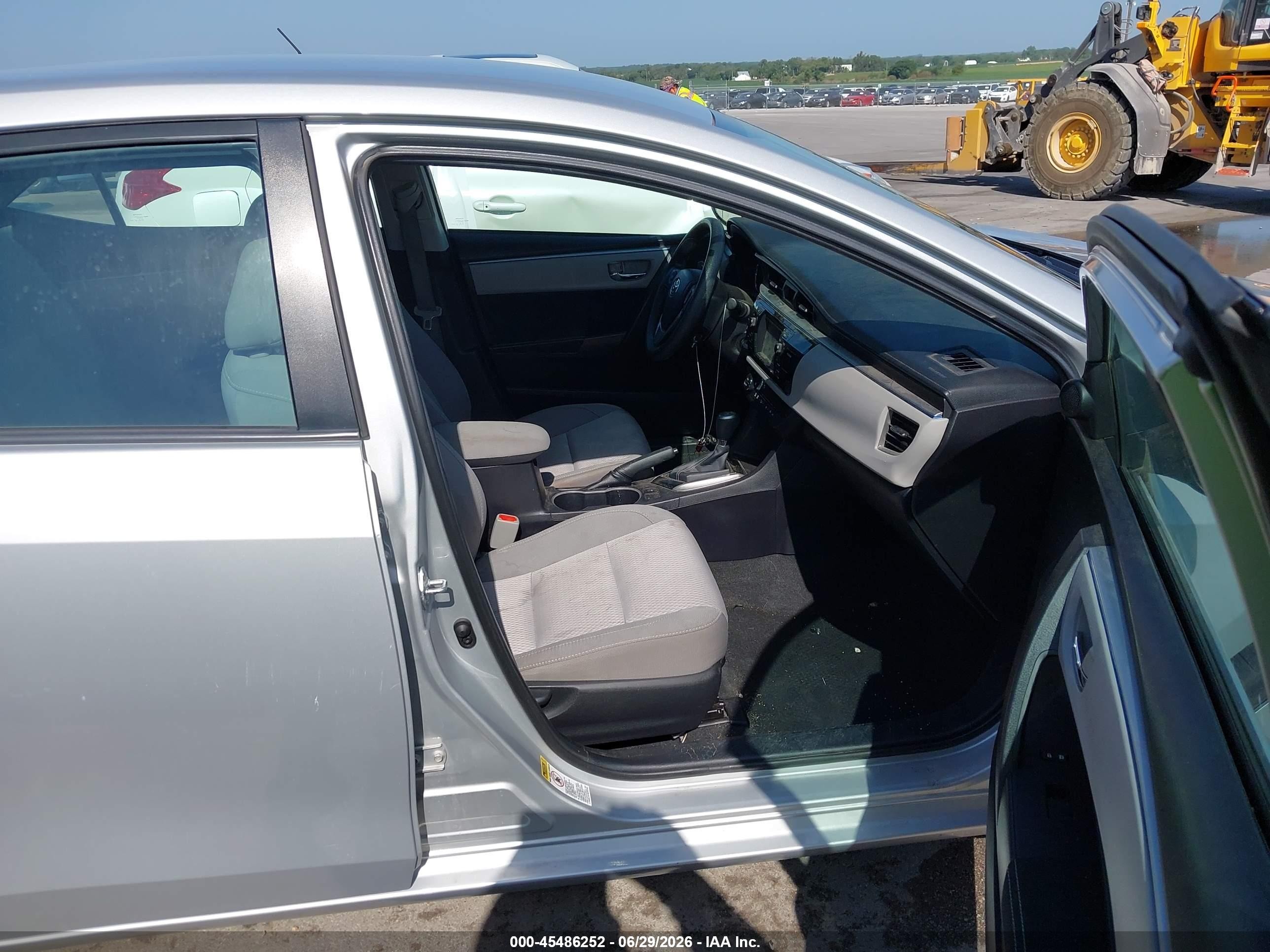 2015 Toyota Corolla Le Silver vin: 2T1BURHE1FC352911