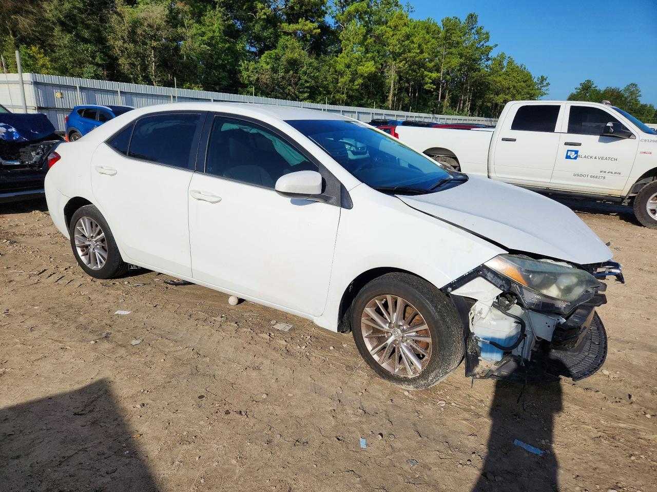 2015 Toyota Corolla Белый vin: 2T1BURHE1FC357770