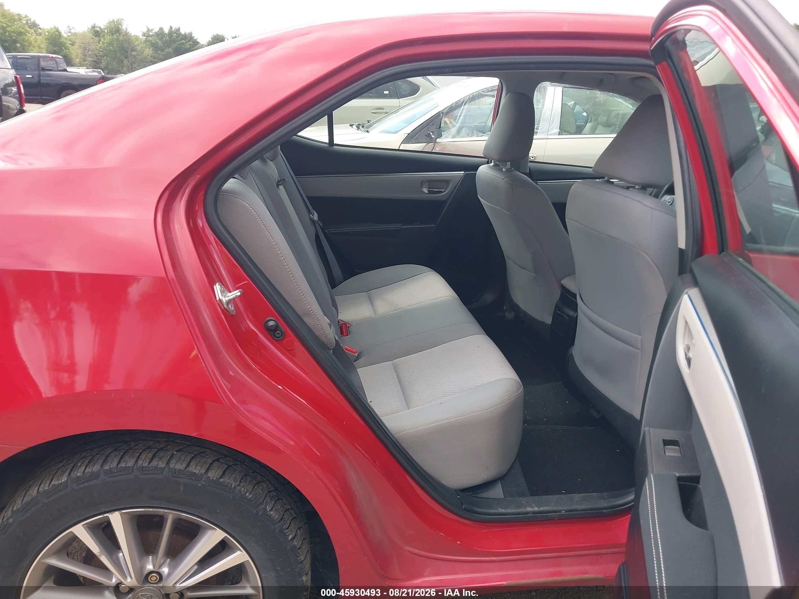 2015 Toyota Corolla Le Plus Red vin: 2T1BURHE1FC359194