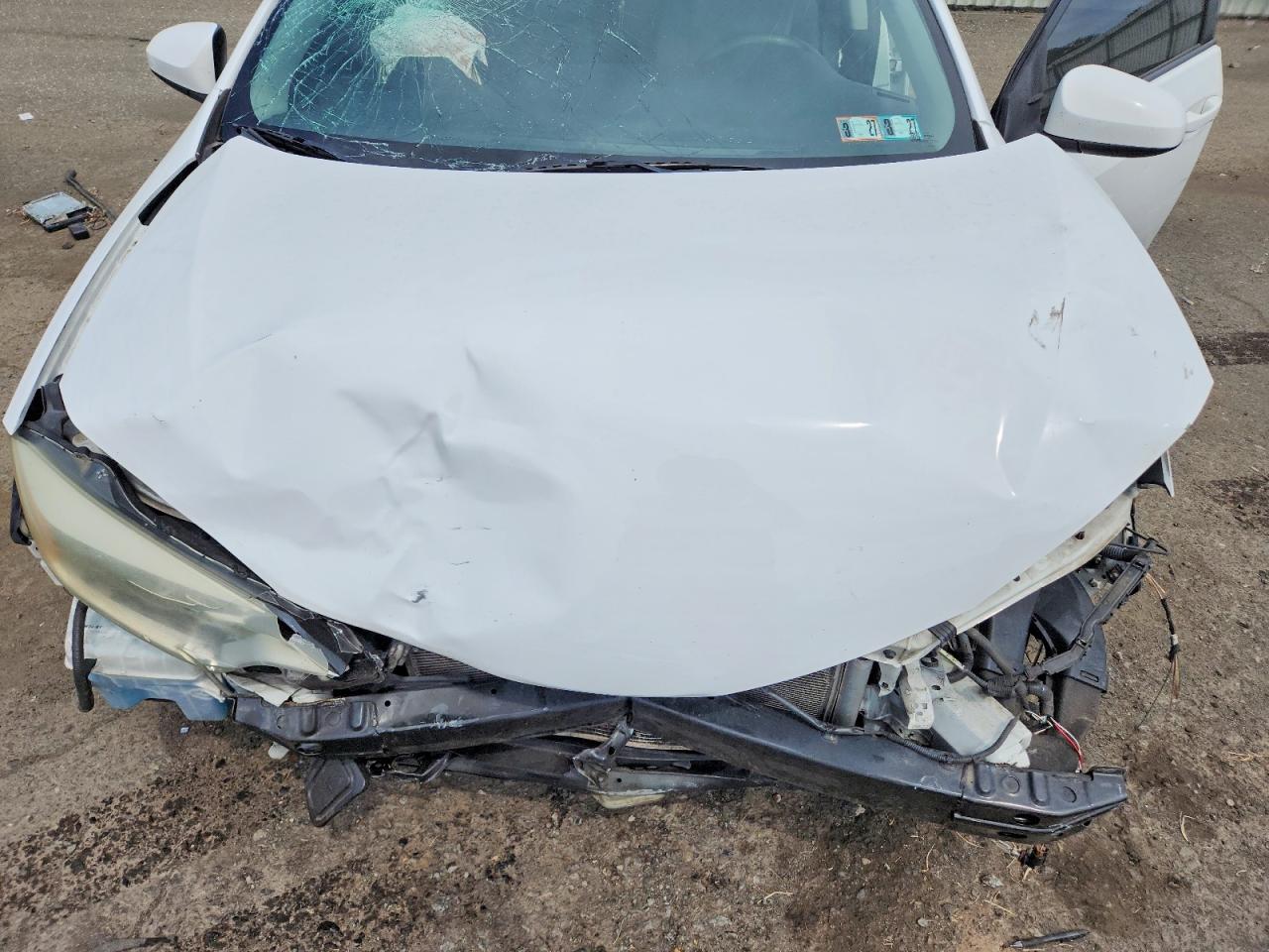2015 Toyota Corolla L White vin: 2T1BURHE1FC391269