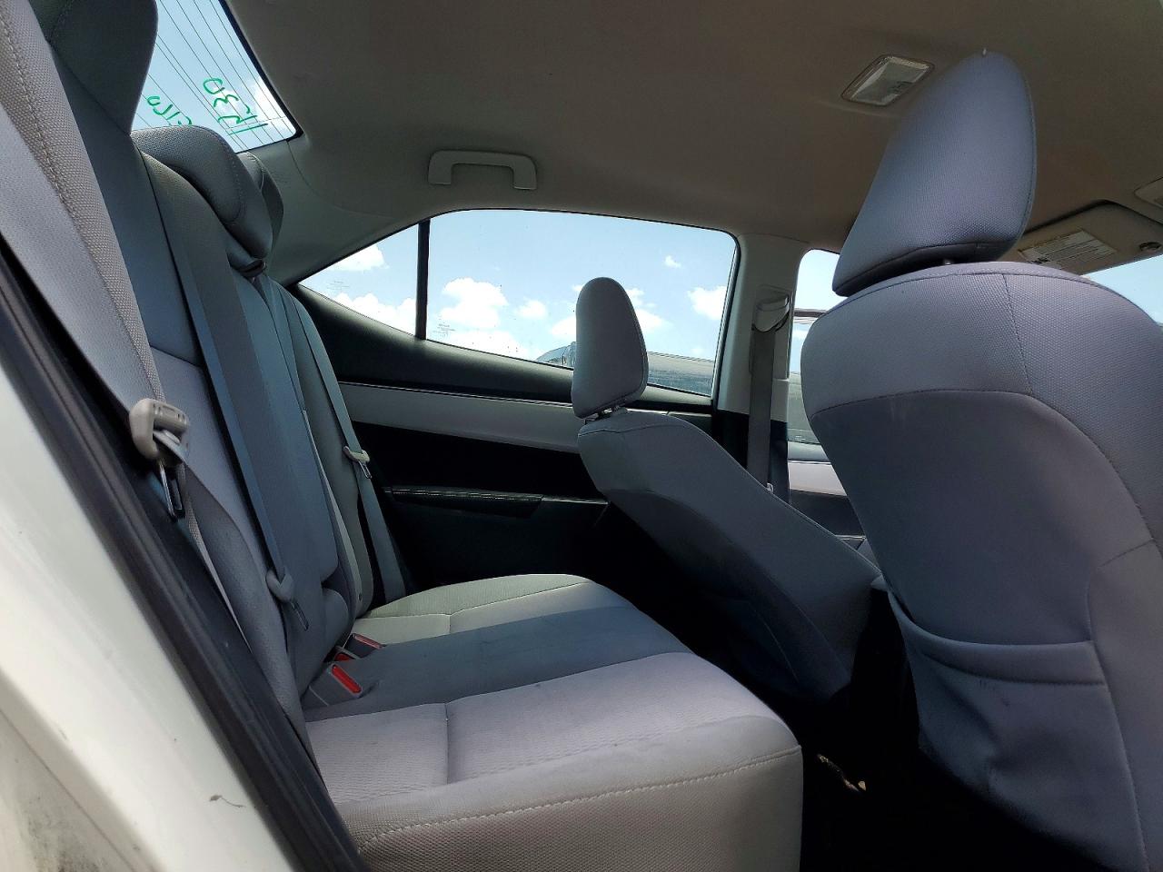 2015 Toyota Corolla Le White vin: 2T1BURHE1FC400794