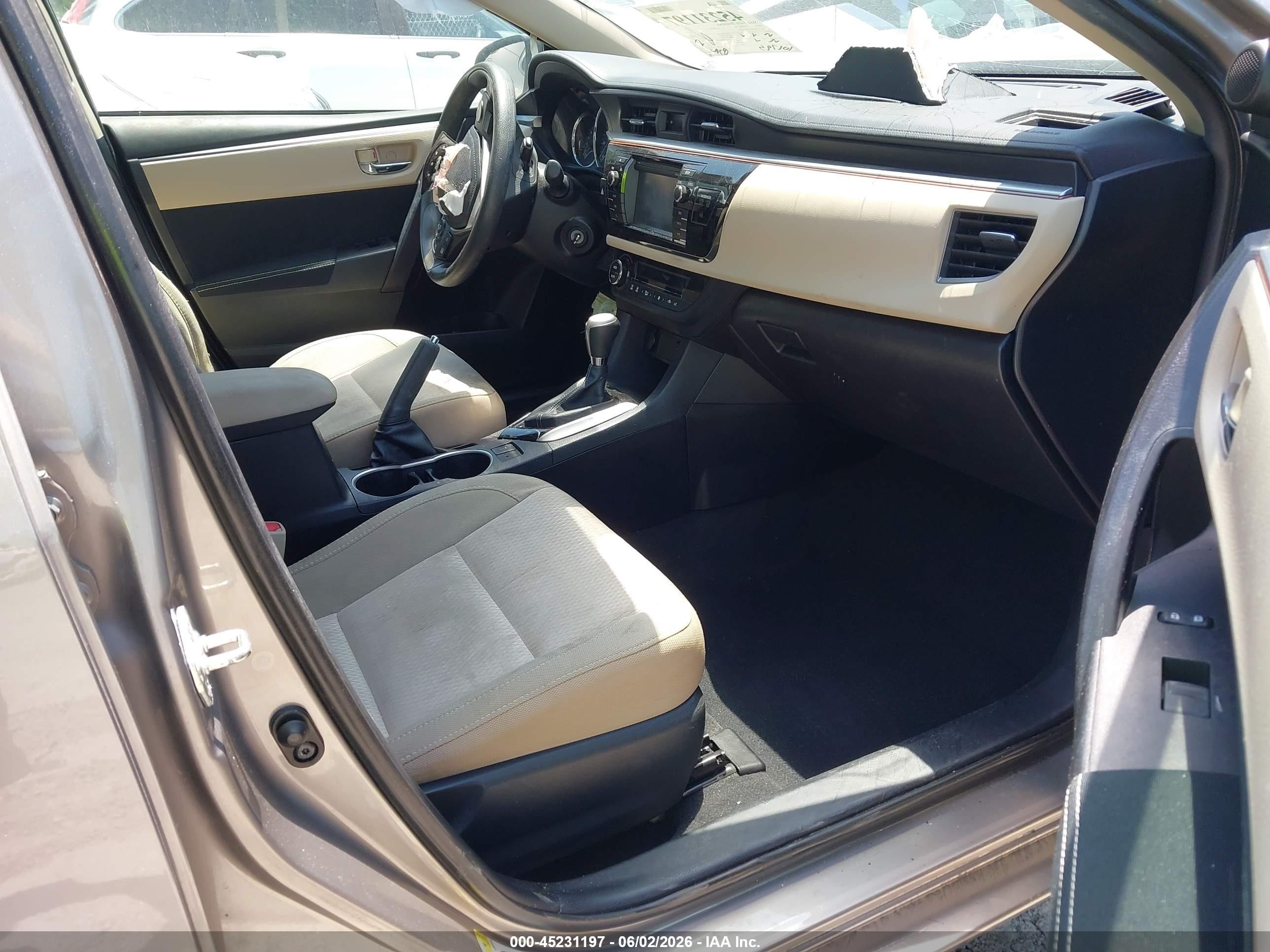 2015 Toyota Corolla Le Cream vin: 2T1BURHE1FC405395