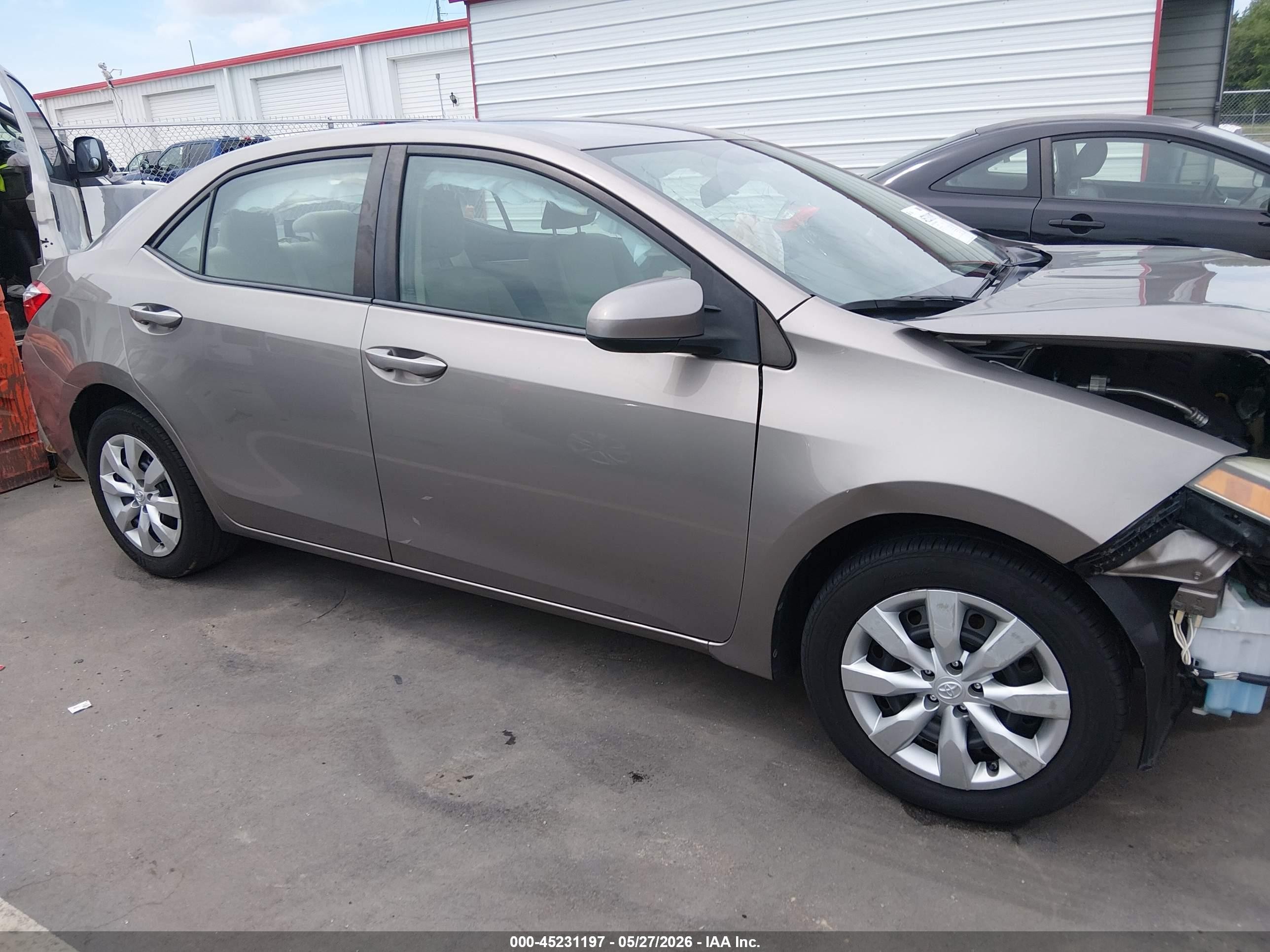 2015 Toyota Corolla Le Cream vin: 2T1BURHE1FC405395