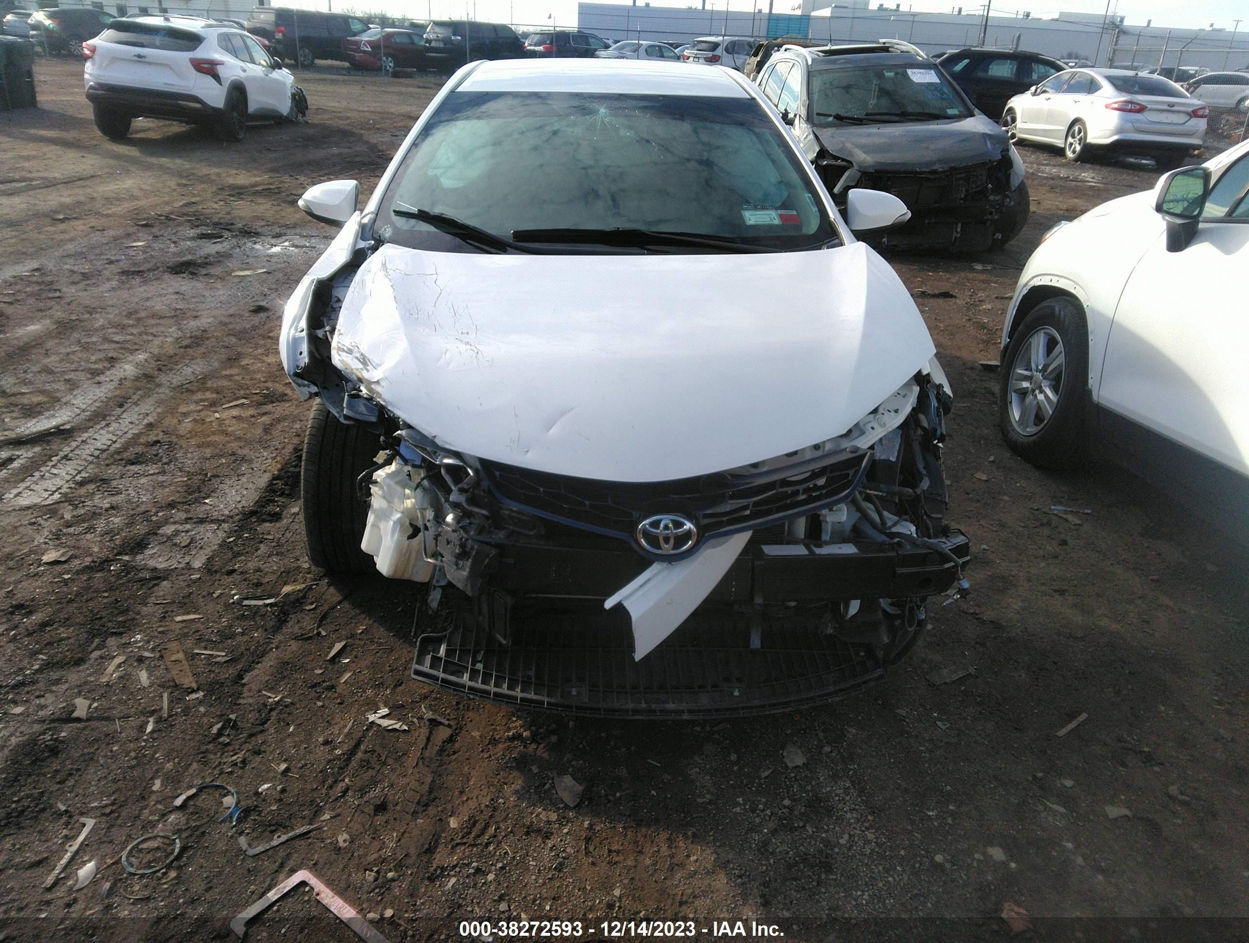 2015 Toyota Corolla Le White vin: 2T1BURHE1FC437067