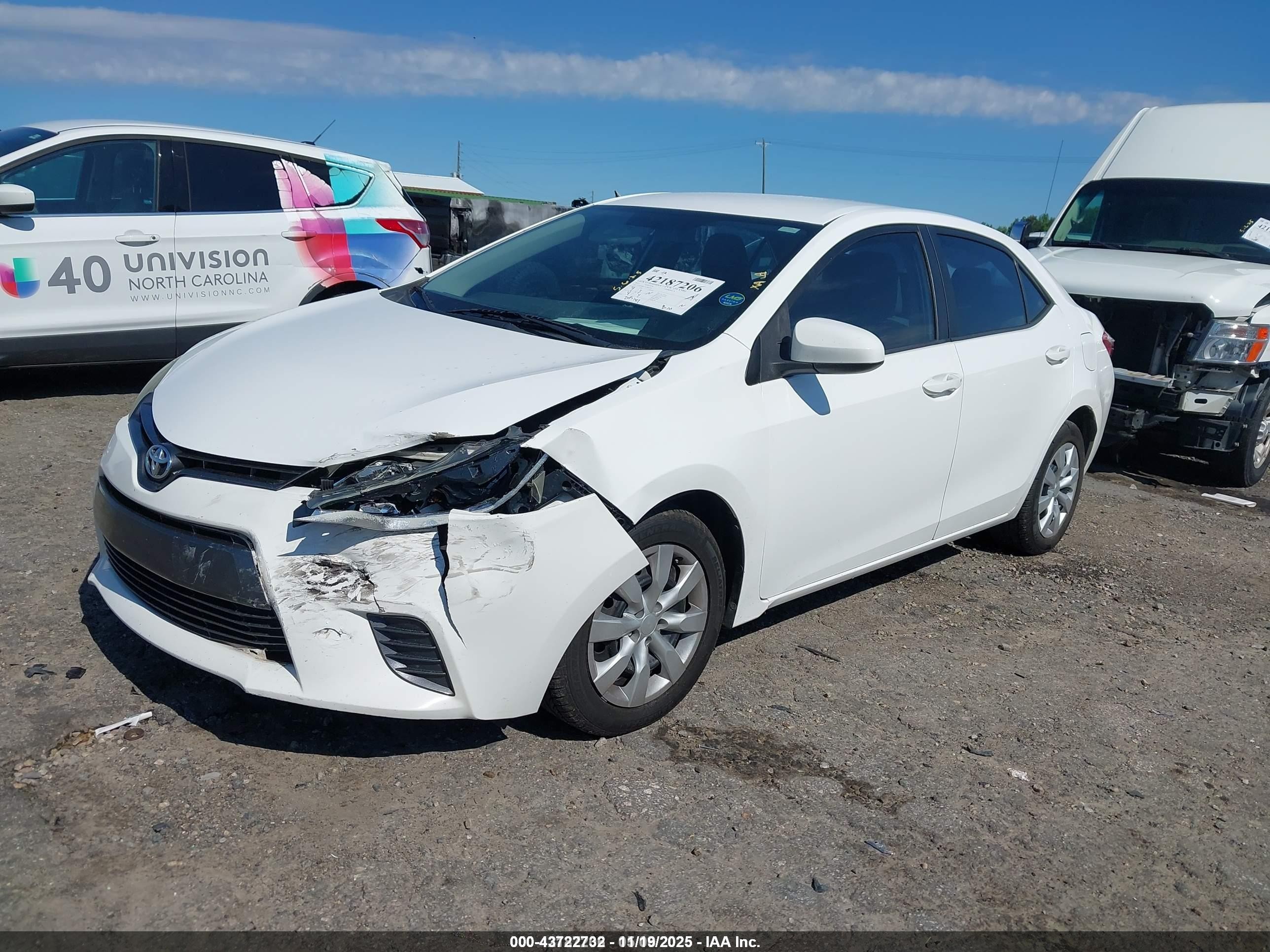 2015 Toyota Corolla Le White vin: 2T1BURHE1FC464558