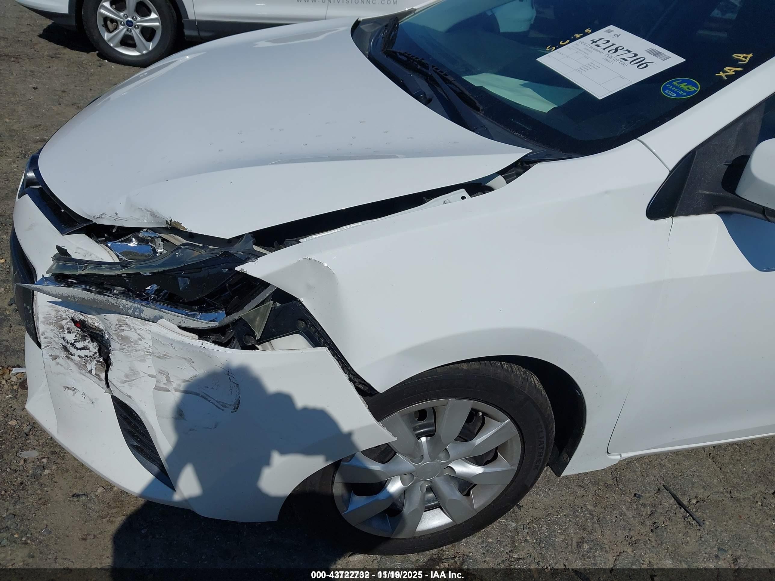 2015 Toyota Corolla Le White vin: 2T1BURHE1FC464558