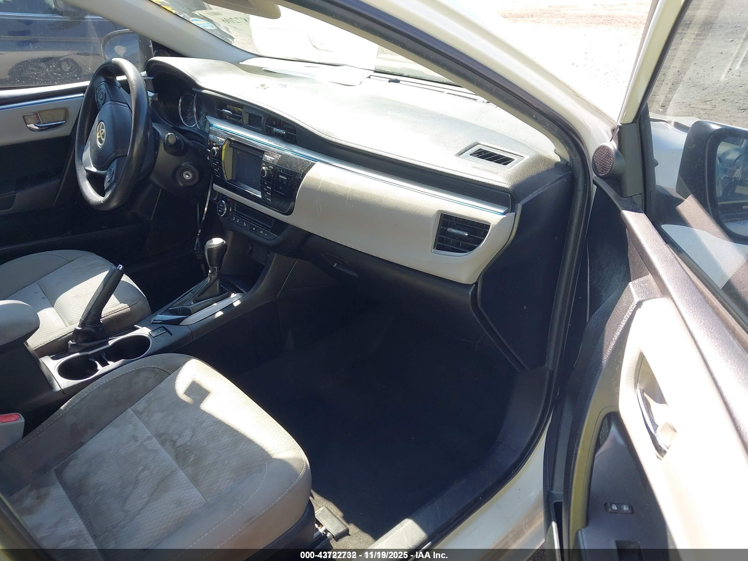 2015 Toyota Corolla Le White vin: 2T1BURHE1FC464558