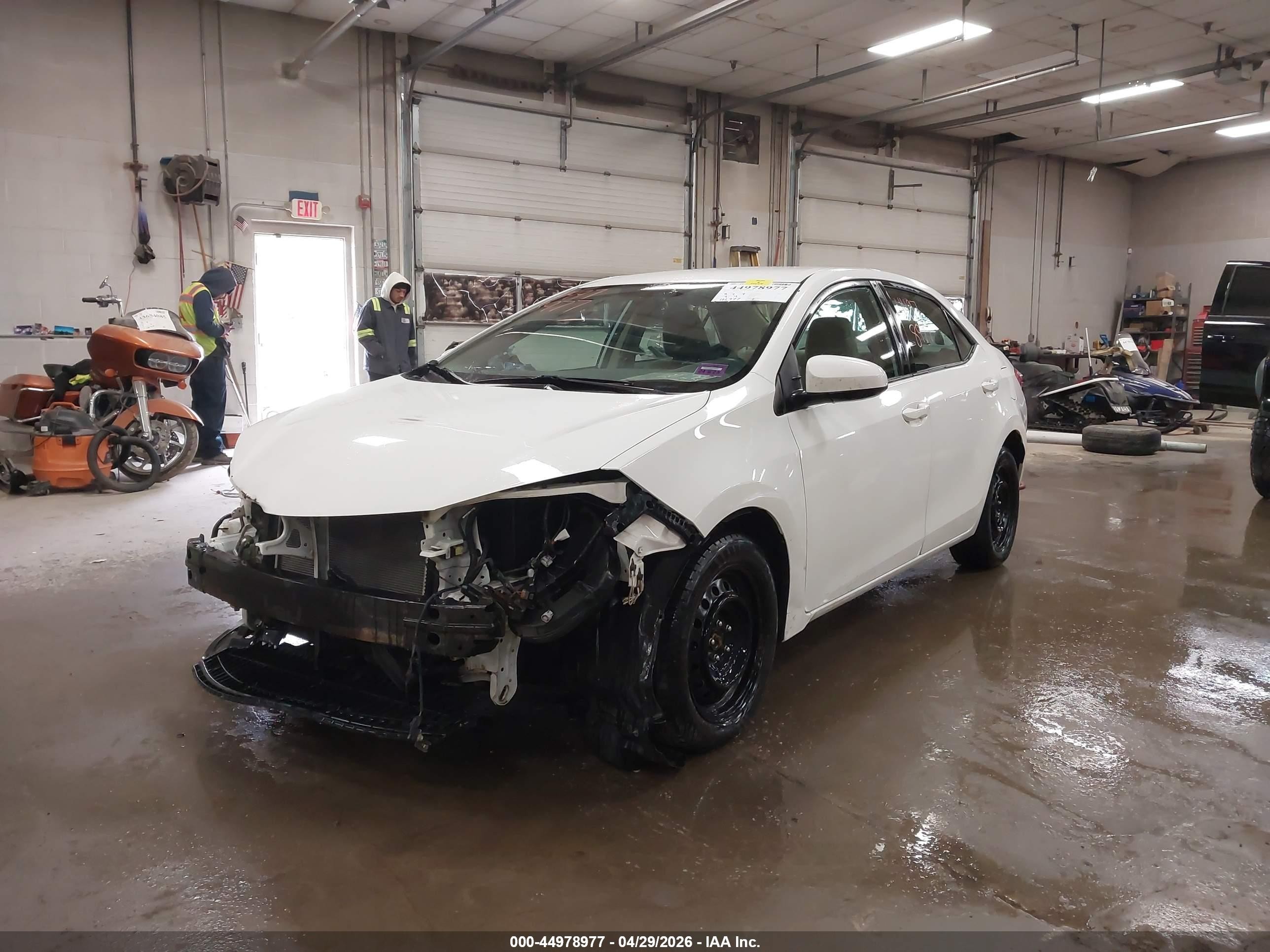 2015 Toyota Corolla Le White vin: 2T1BURHE1FC464818