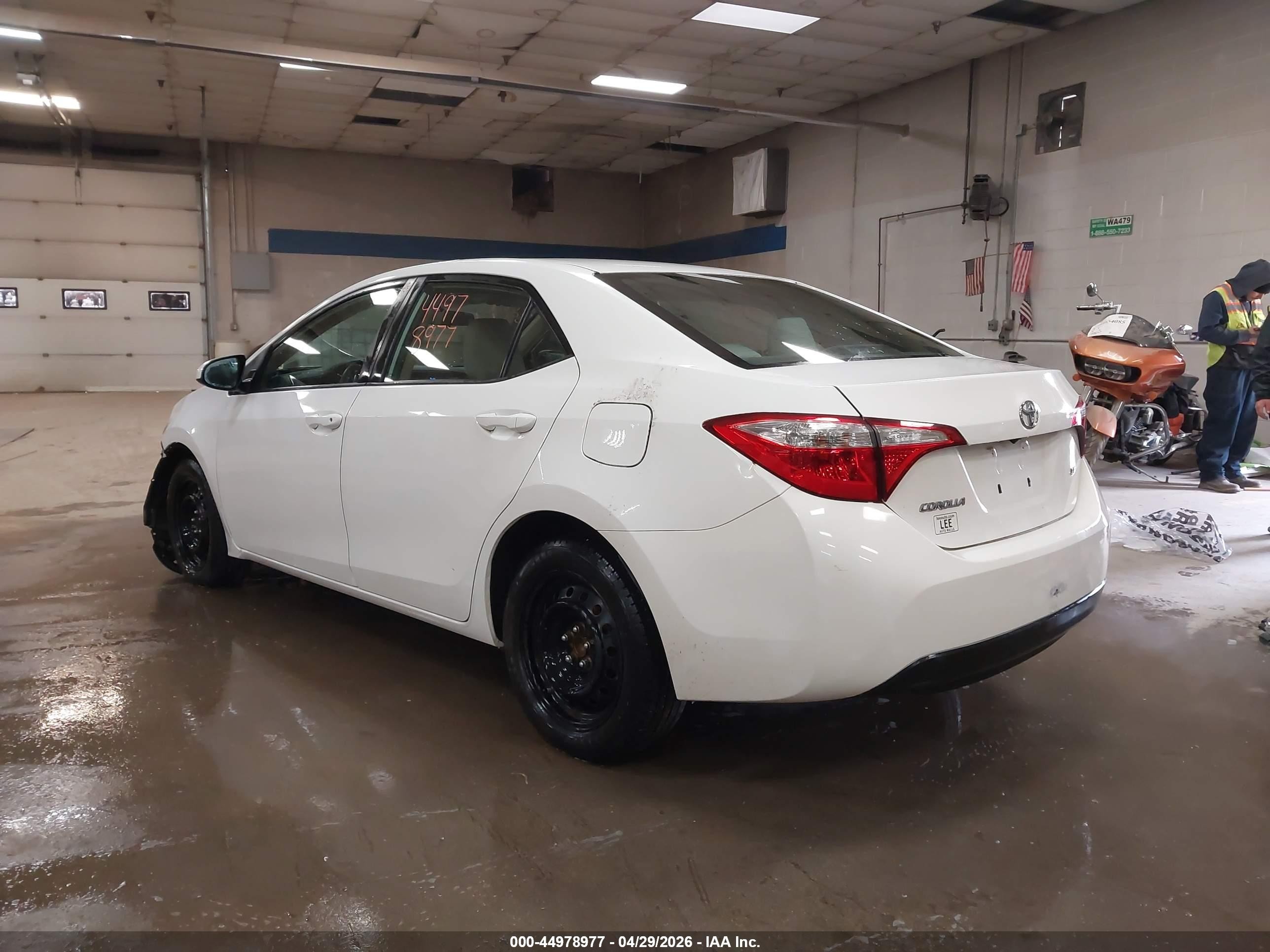 2015 Toyota Corolla Le White vin: 2T1BURHE1FC464818