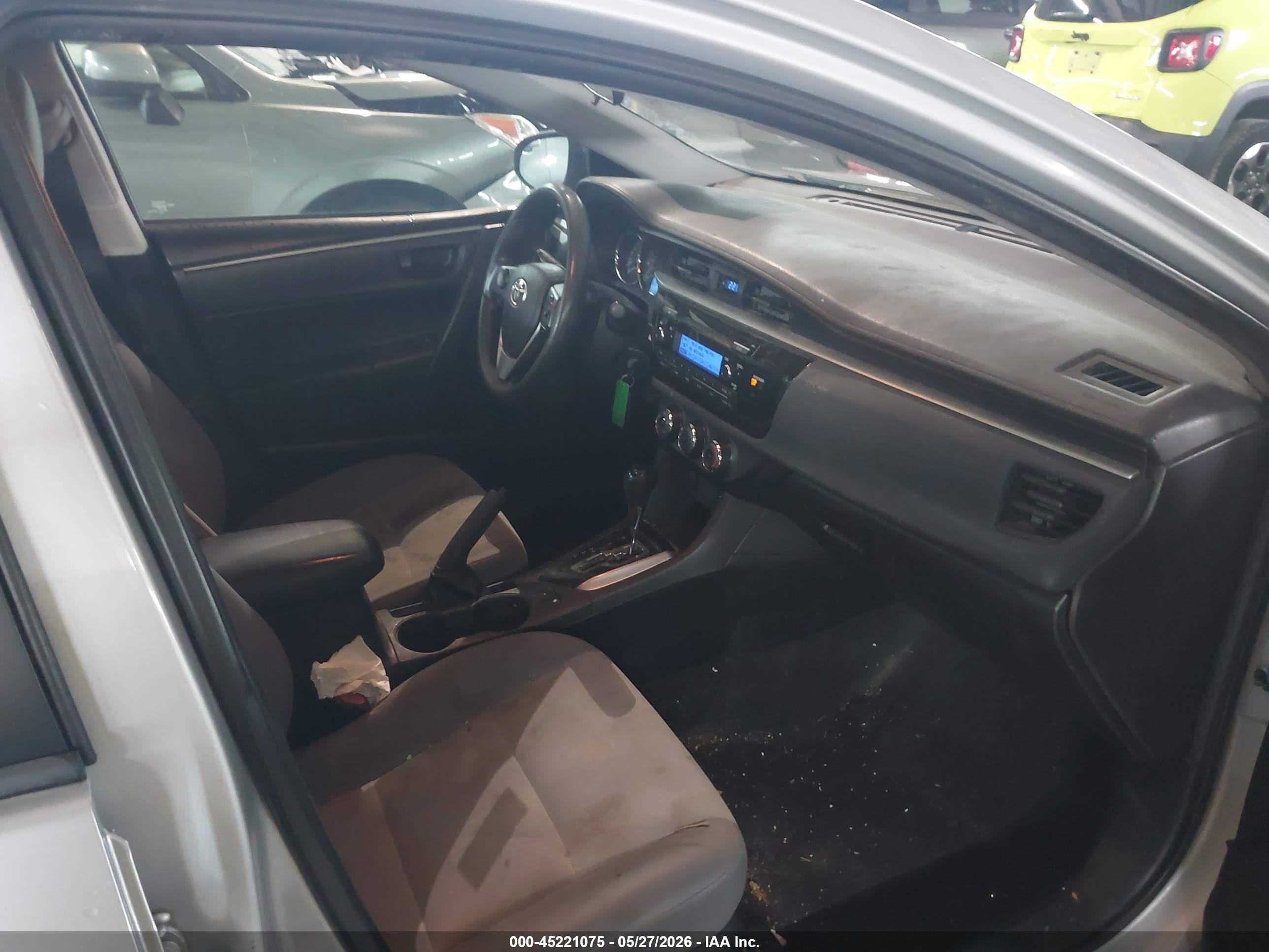 2015 Toyota Corolla L Серебряный vin: 2T1BURHE1FC478184
