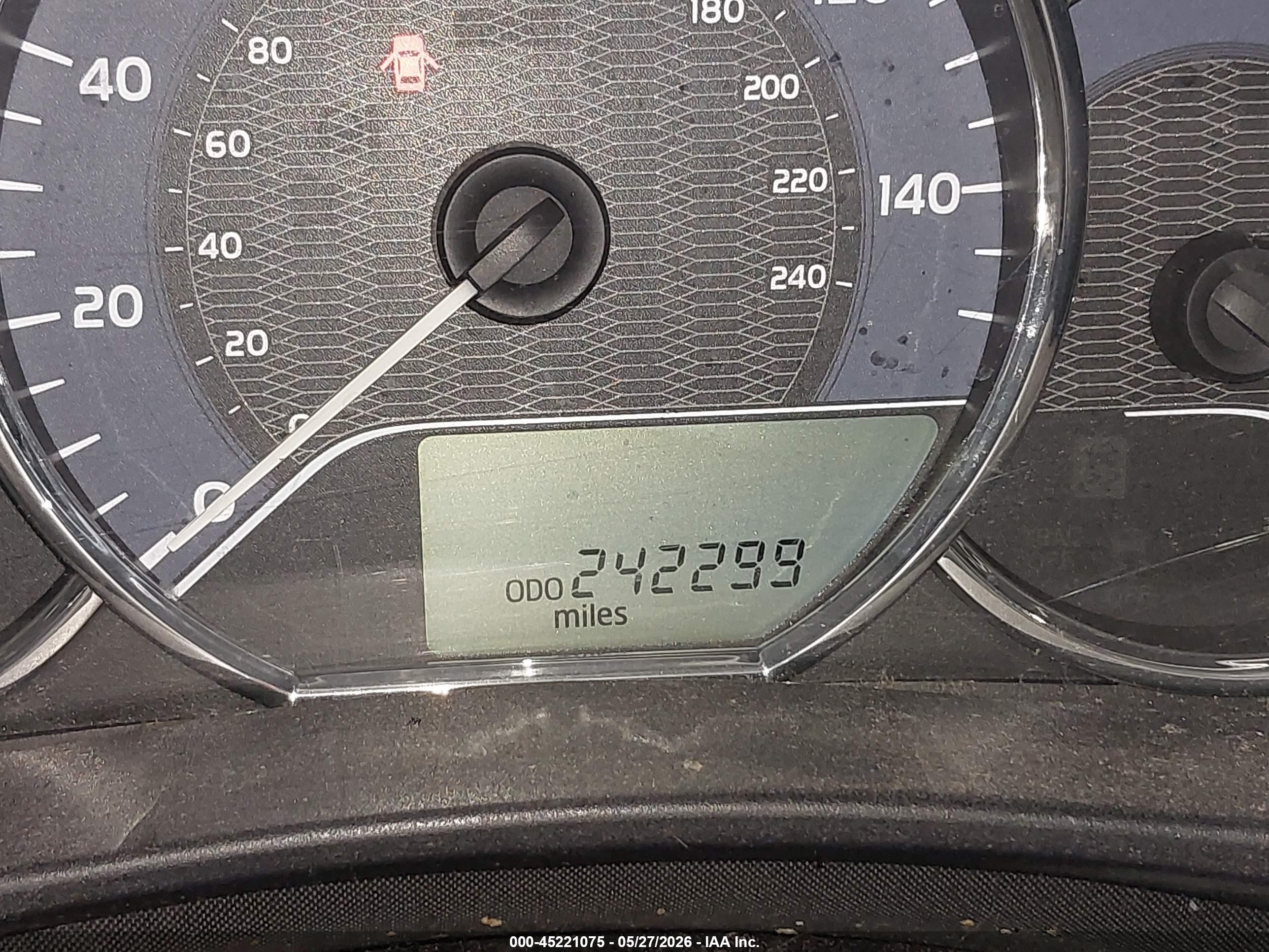 2015 Toyota Corolla L Серебряный vin: 2T1BURHE1FC478184