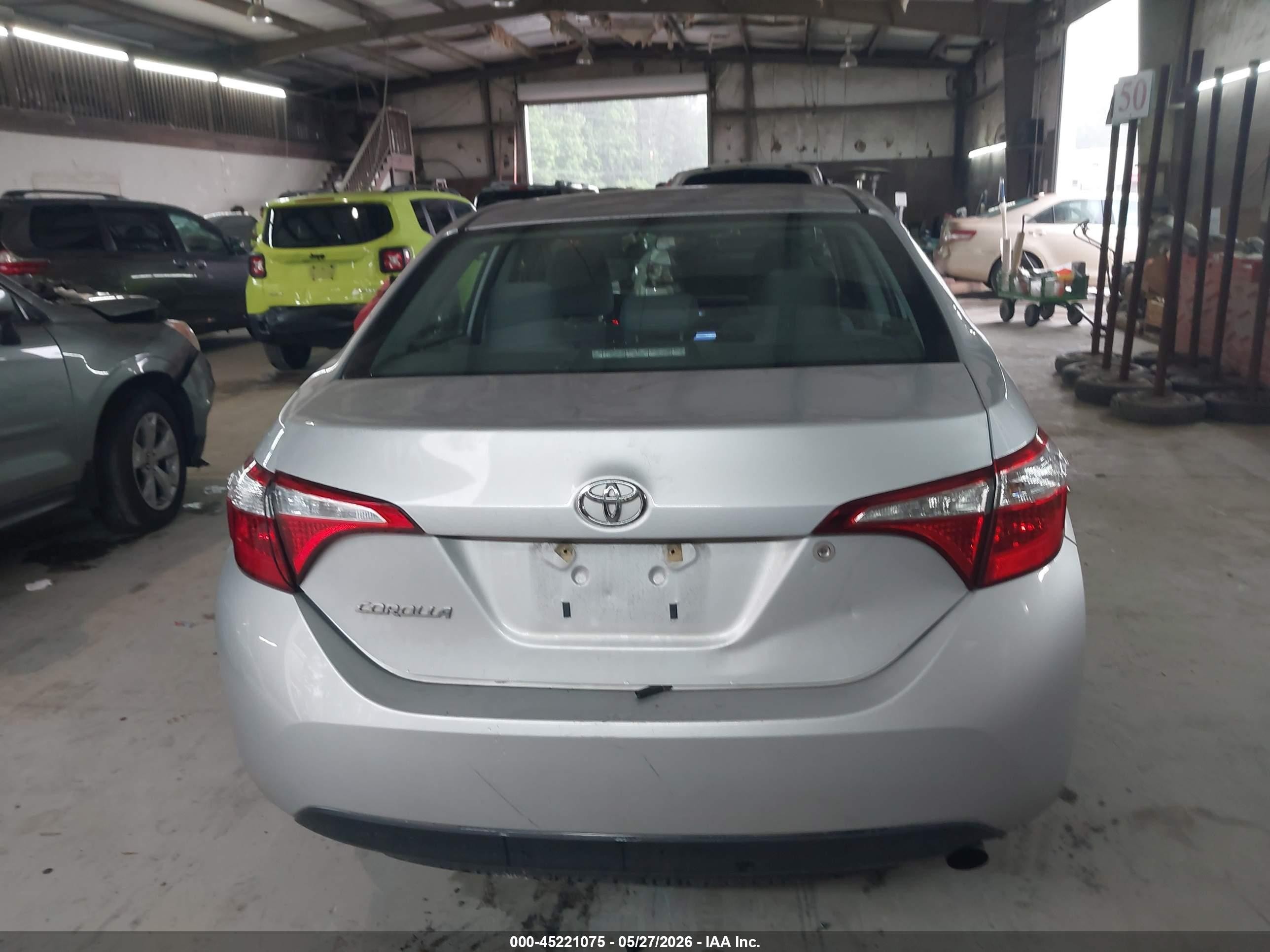 2015 Toyota Corolla L Серебряный vin: 2T1BURHE1FC478184