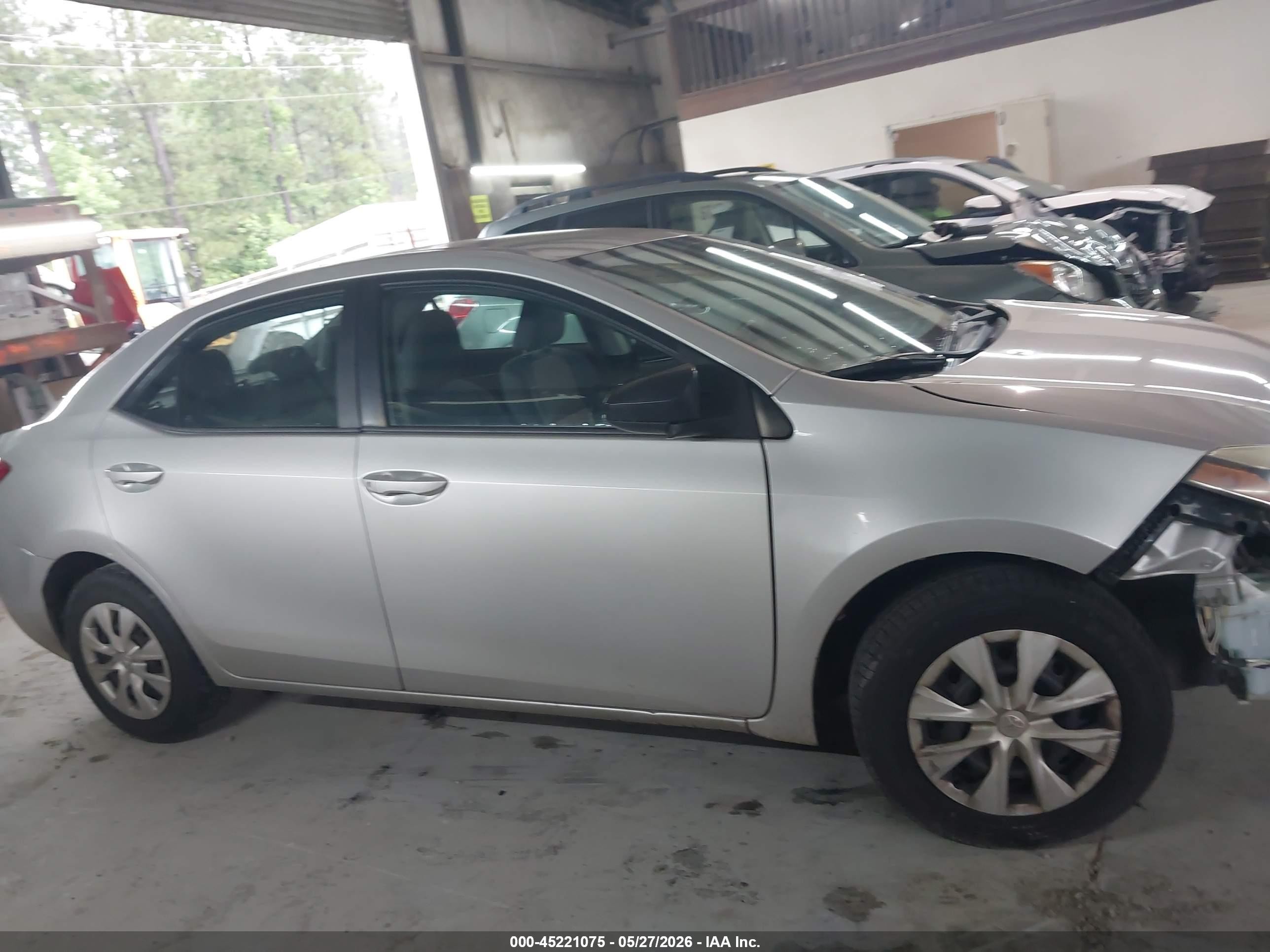 2015 Toyota Corolla L Серебряный vin: 2T1BURHE1FC478184