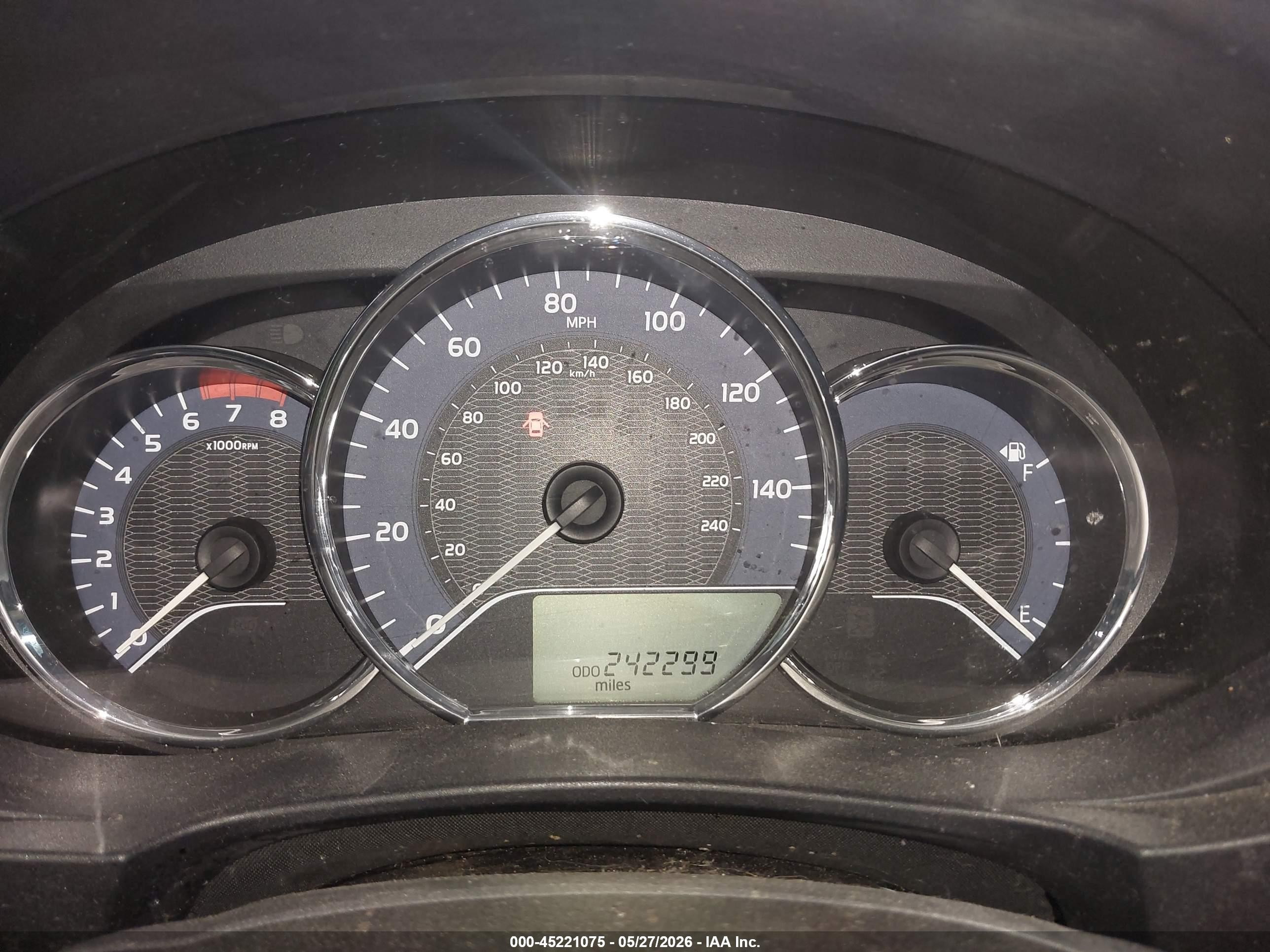2015 Toyota Corolla L Серебряный vin: 2T1BURHE1FC478184