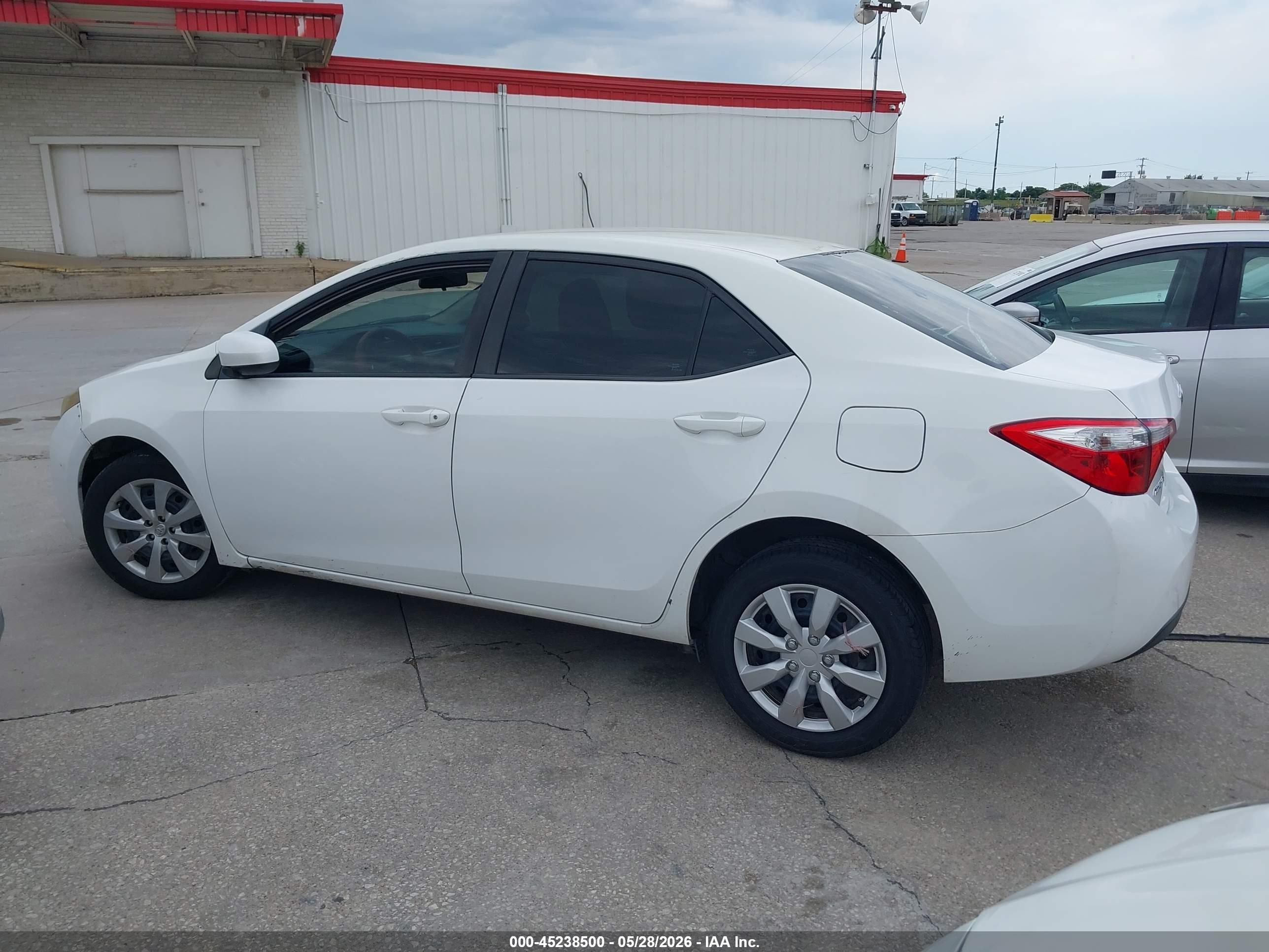 2016 Toyota Corolla Le White vin: 2T1BURHE1GC692349