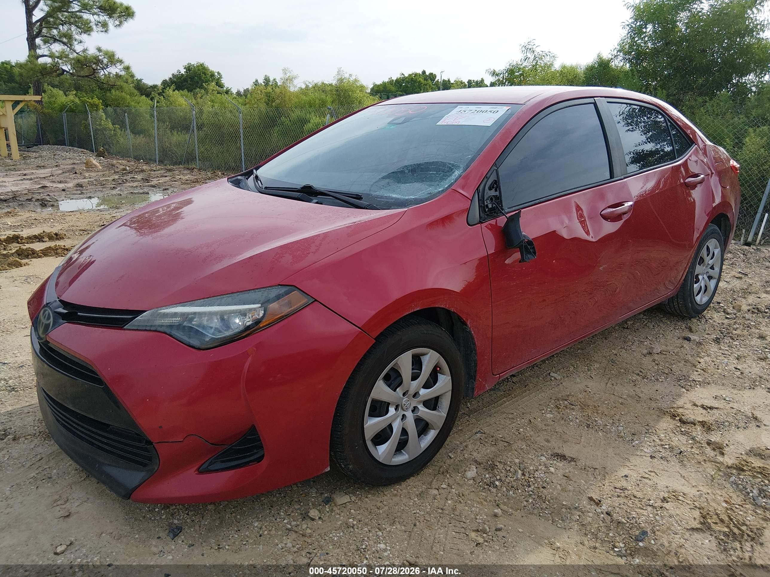 2017 Toyota Corolla Le Red vin: 2T1BURHE1HC752910