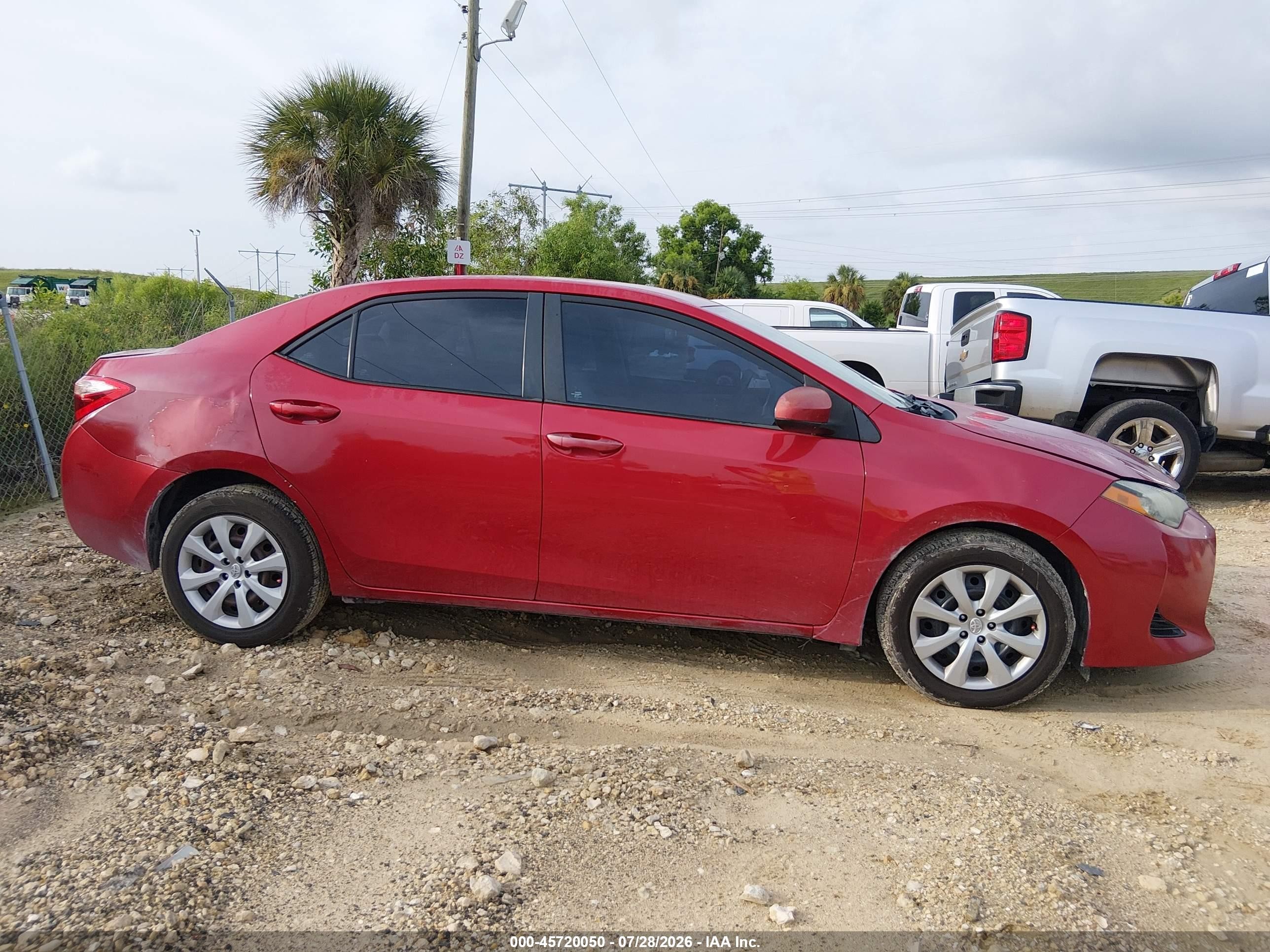 2017 Toyota Corolla Le Red vin: 2T1BURHE1HC752910