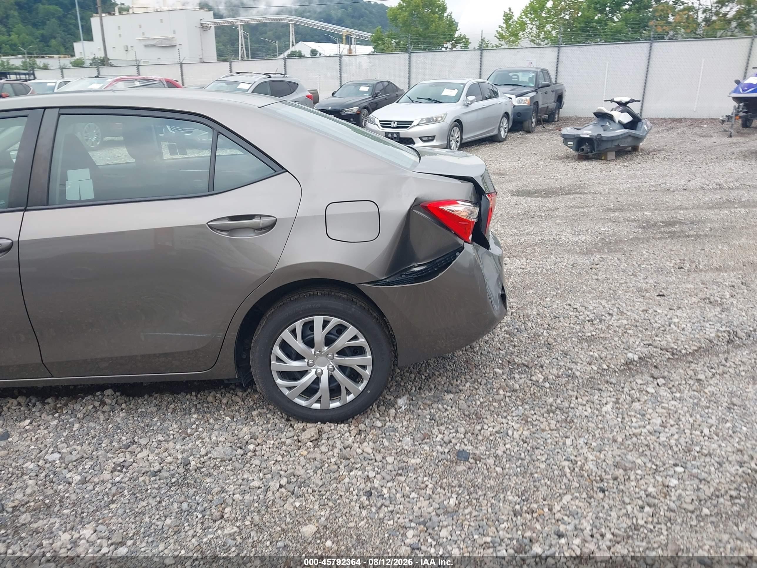 2017 Toyota Corolla Le Серый vin: 2T1BURHE1HC938169