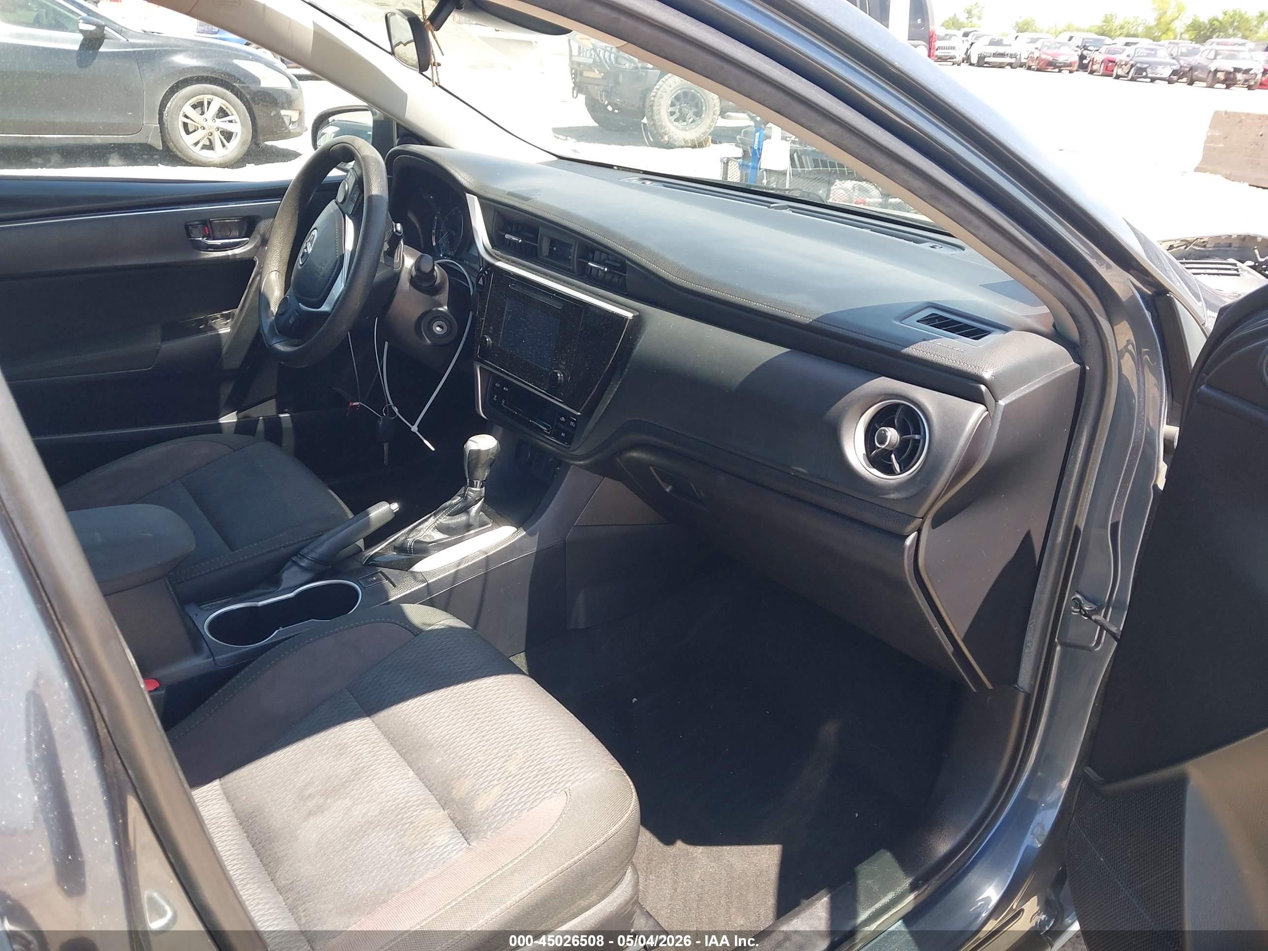 2019 Toyota Corolla Le Blue vin: 2T1BURHE1KC240071