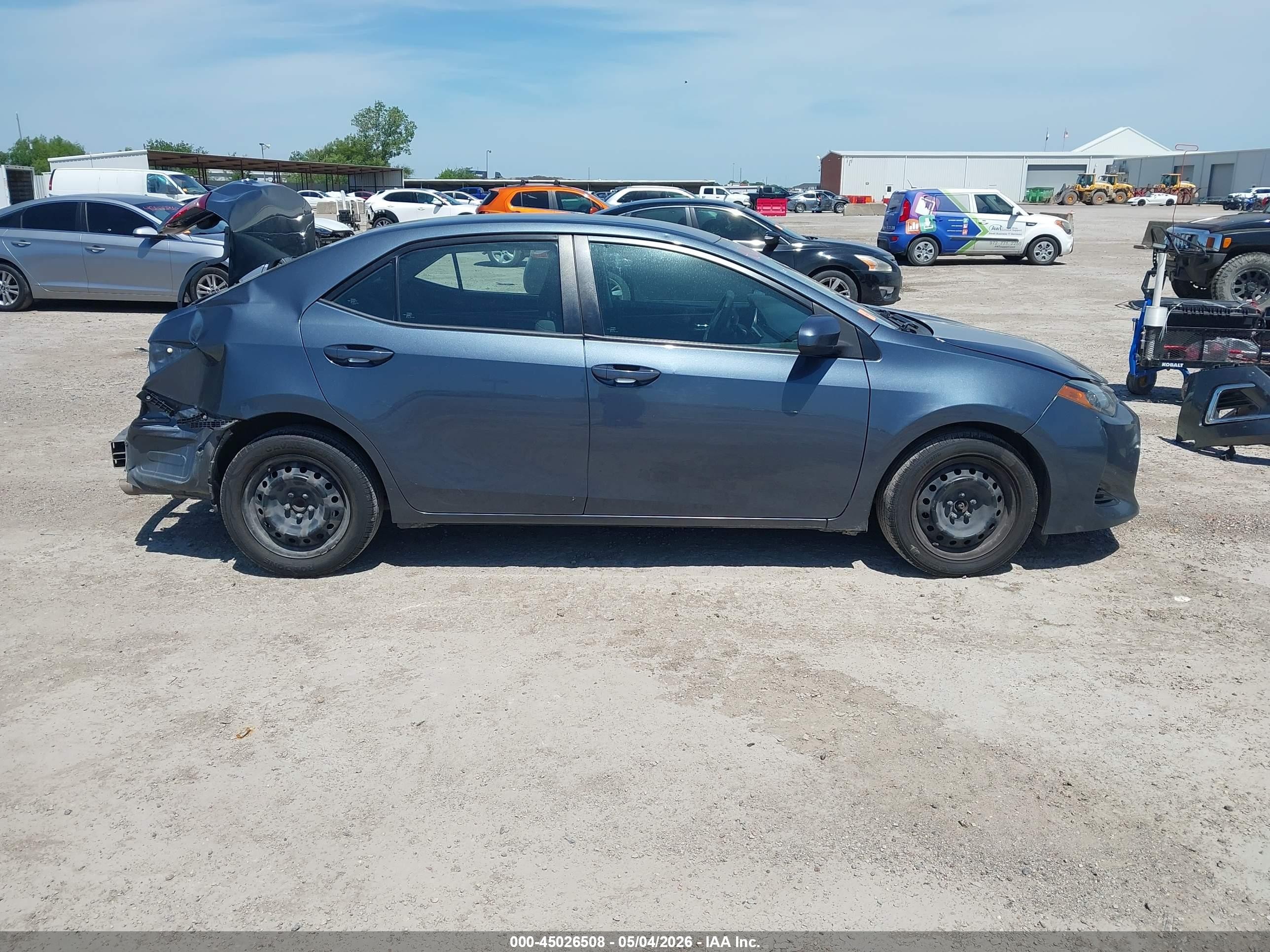 2019 Toyota Corolla Le Blue vin: 2T1BURHE1KC240071