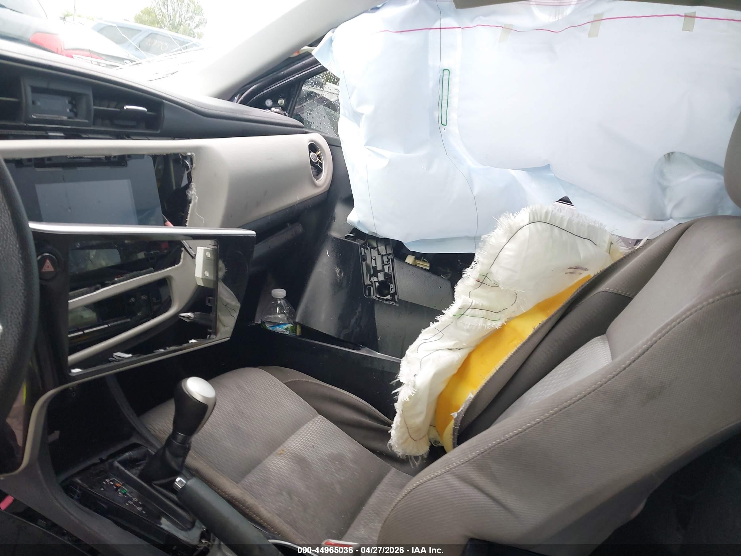 2019 Toyota Corolla Le Black vin: 2T1BURHE1KC243696