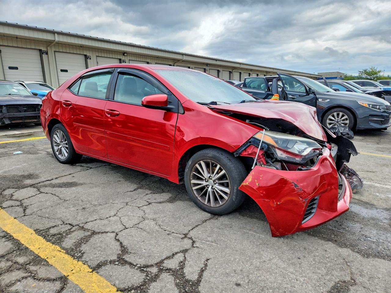 2014 Toyota Corolla Le Red vin: 2T1BURHE2EC068461