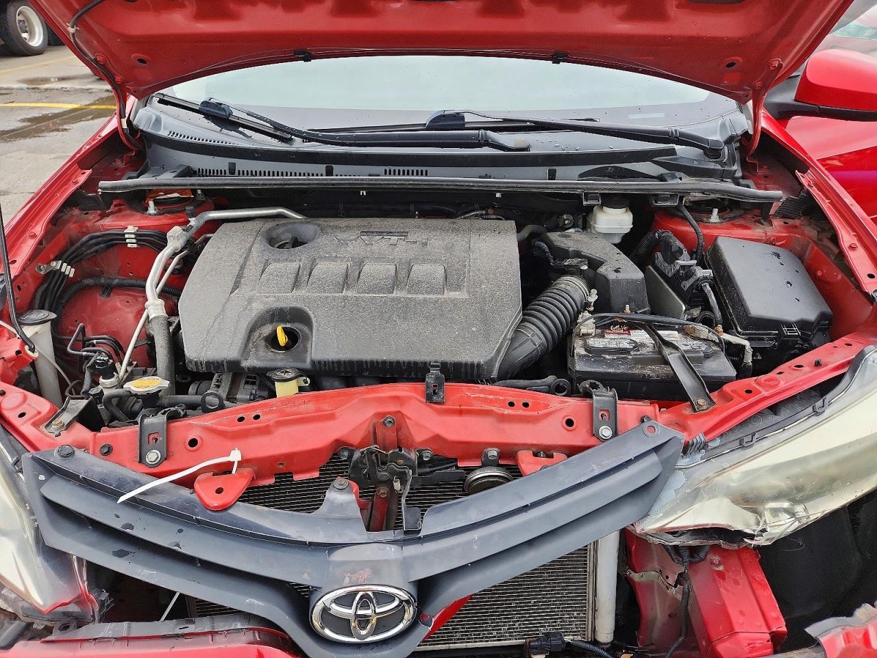 2014 Toyota Corolla Le Red vin: 2T1BURHE2EC068461