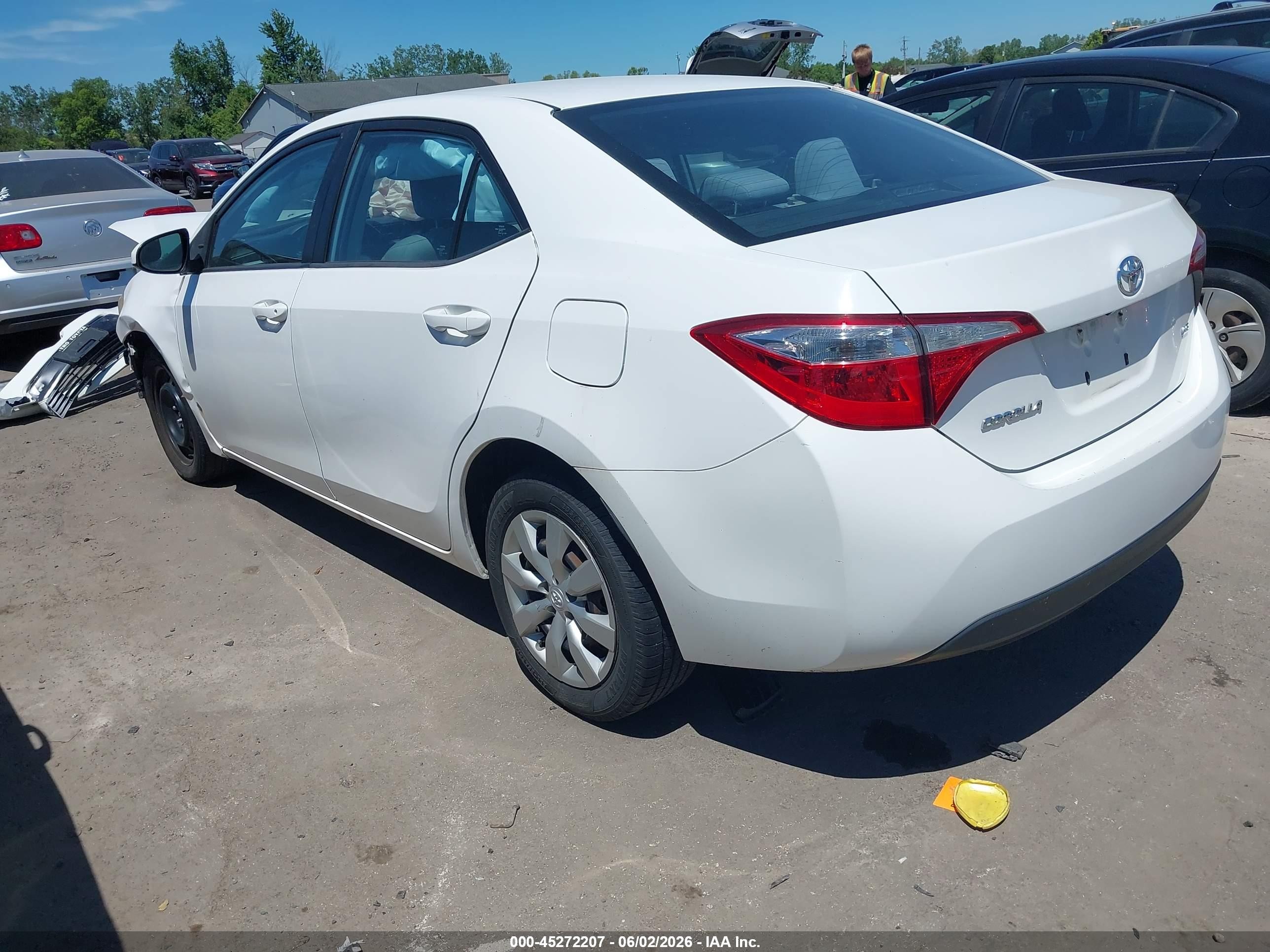 2015 Toyota Corolla Le White vin: 2T1BURHE2FC247584
