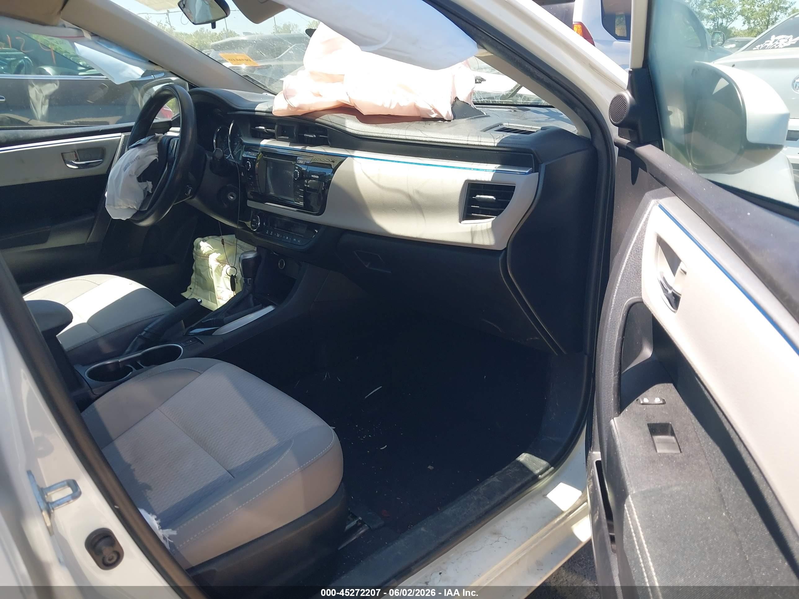 2015 Toyota Corolla Le White vin: 2T1BURHE2FC247584