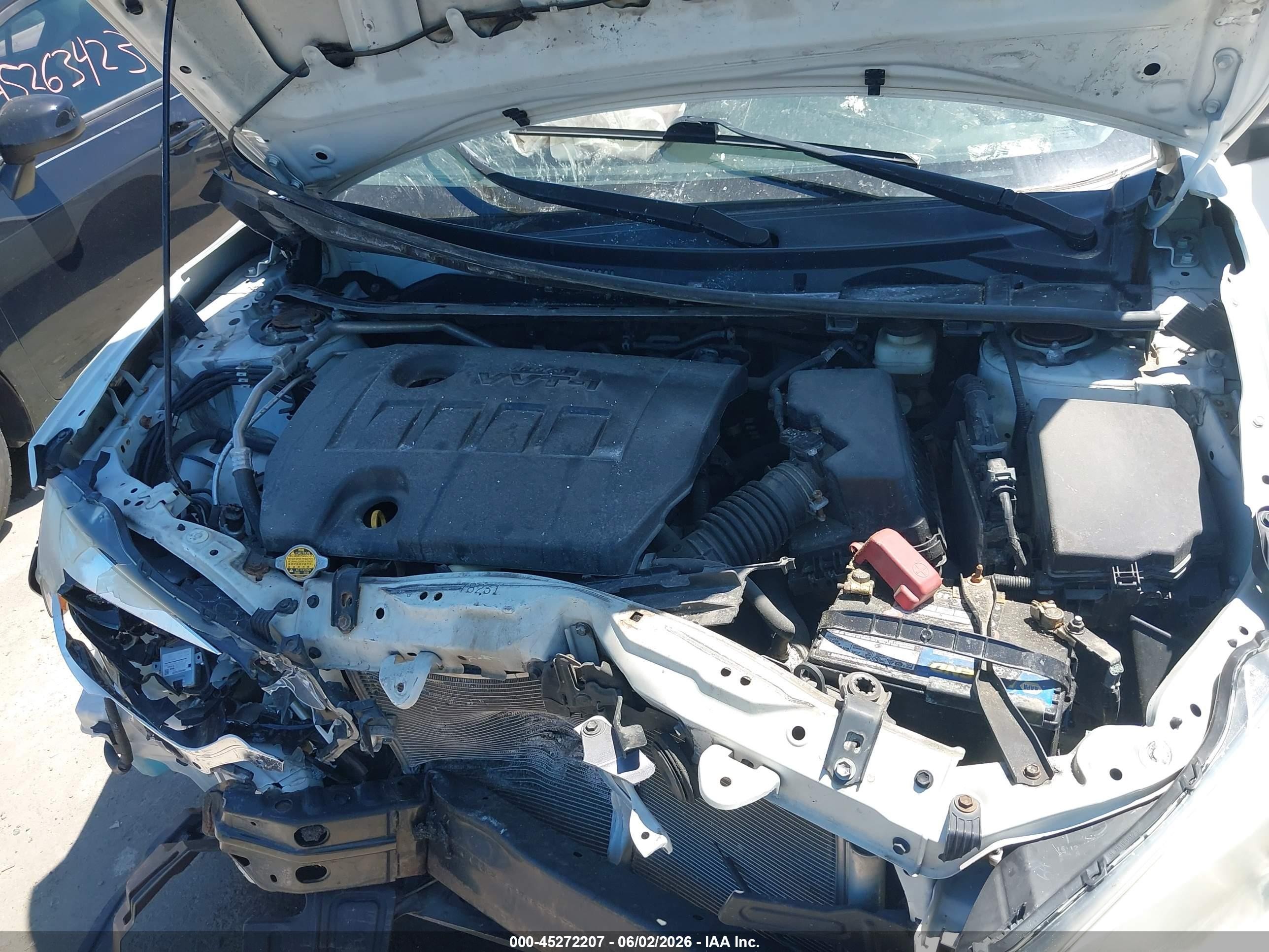 2015 Toyota Corolla Le White vin: 2T1BURHE2FC247584