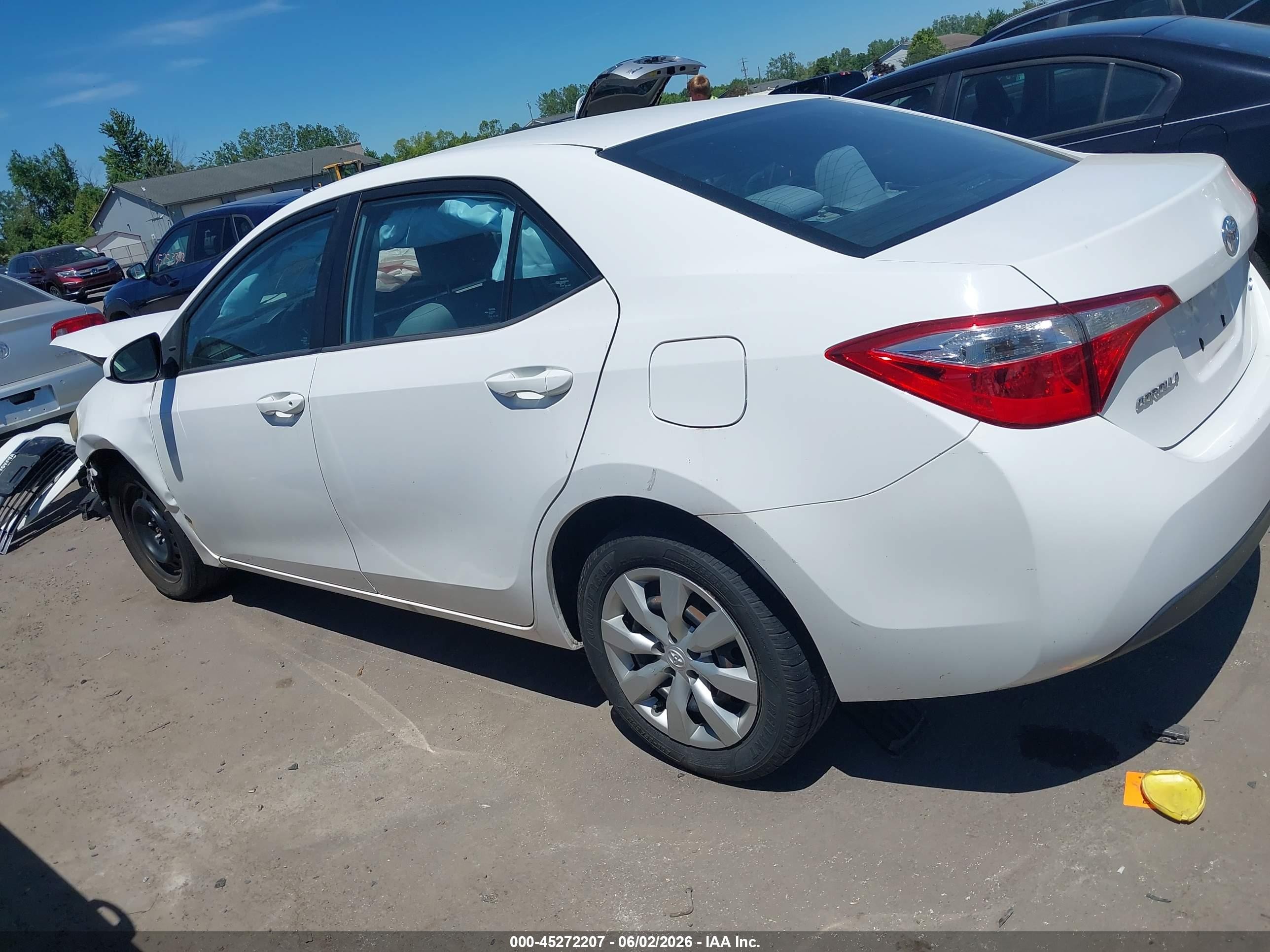 2015 Toyota Corolla Le White vin: 2T1BURHE2FC247584