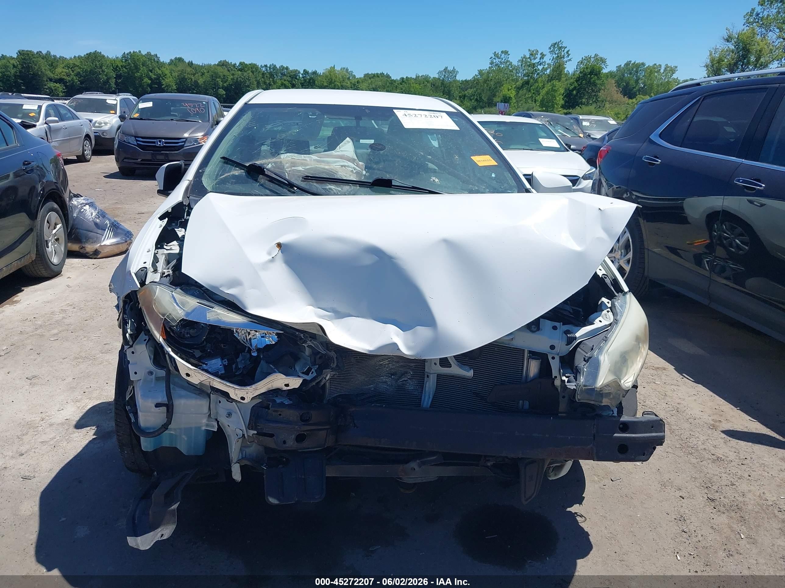 2015 Toyota Corolla Le White vin: 2T1BURHE2FC247584