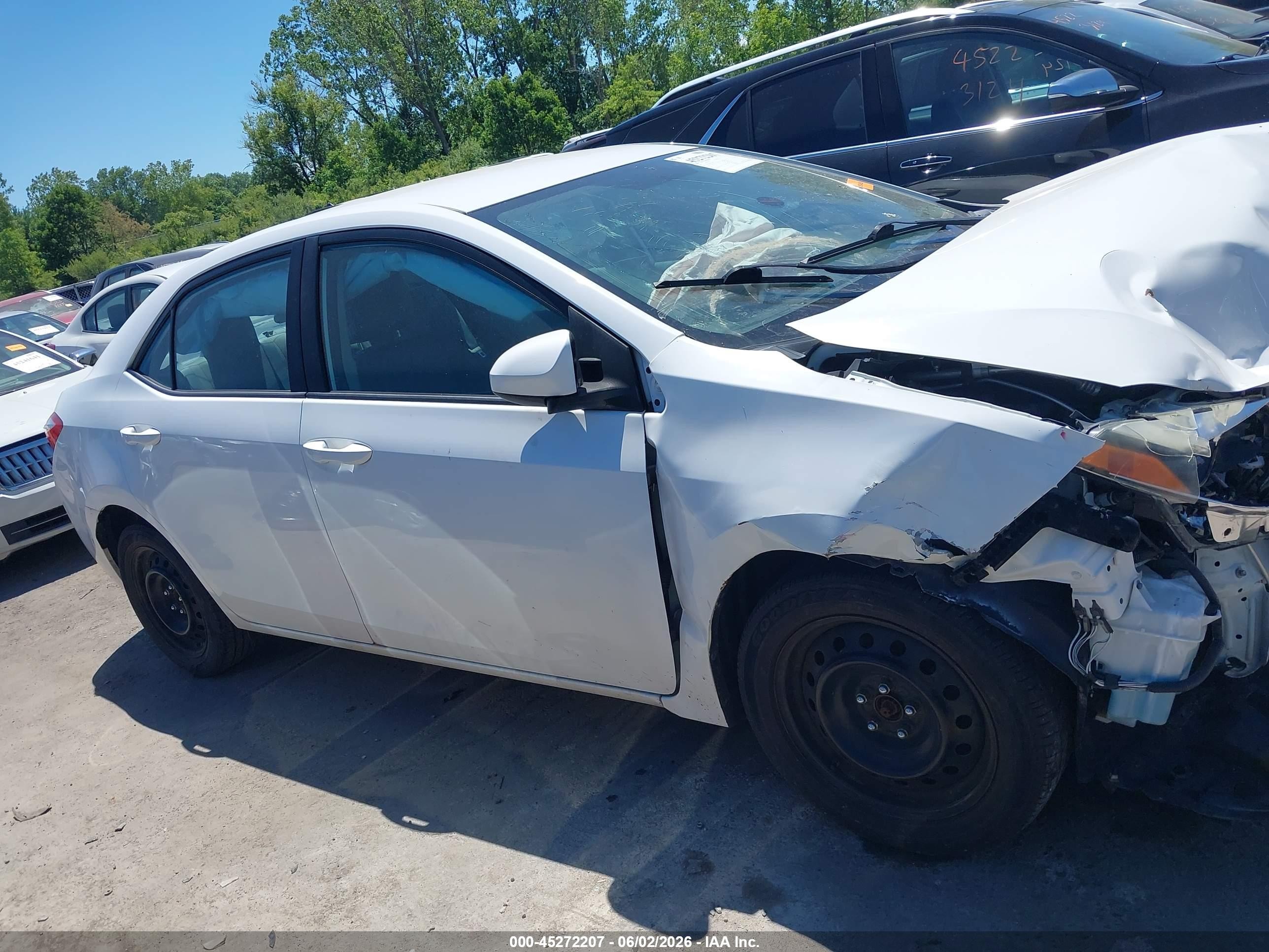 2015 Toyota Corolla Le White vin: 2T1BURHE2FC247584