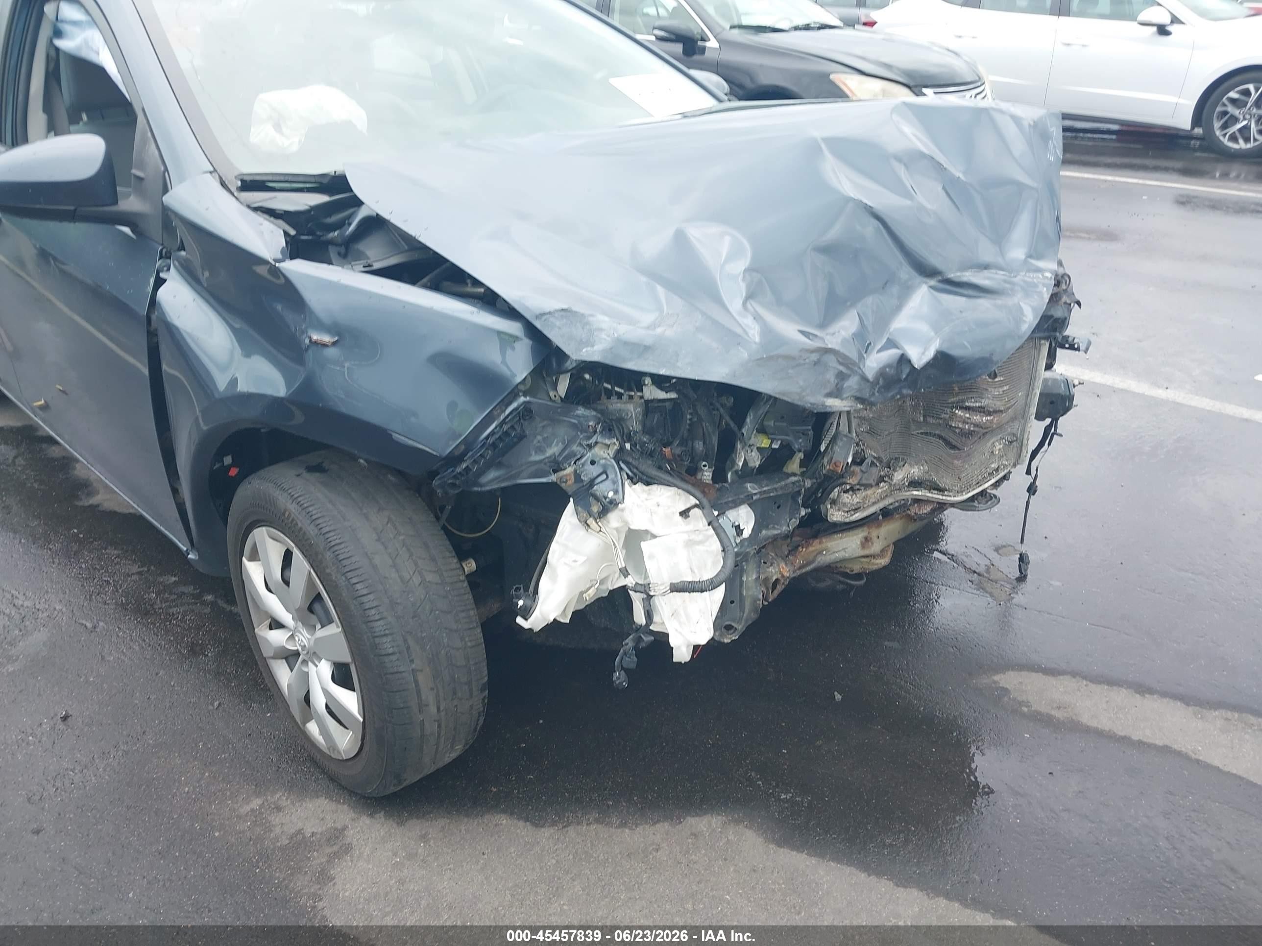 2015 Toyota Corolla Le Blue vin: 2T1BURHE2FC254874