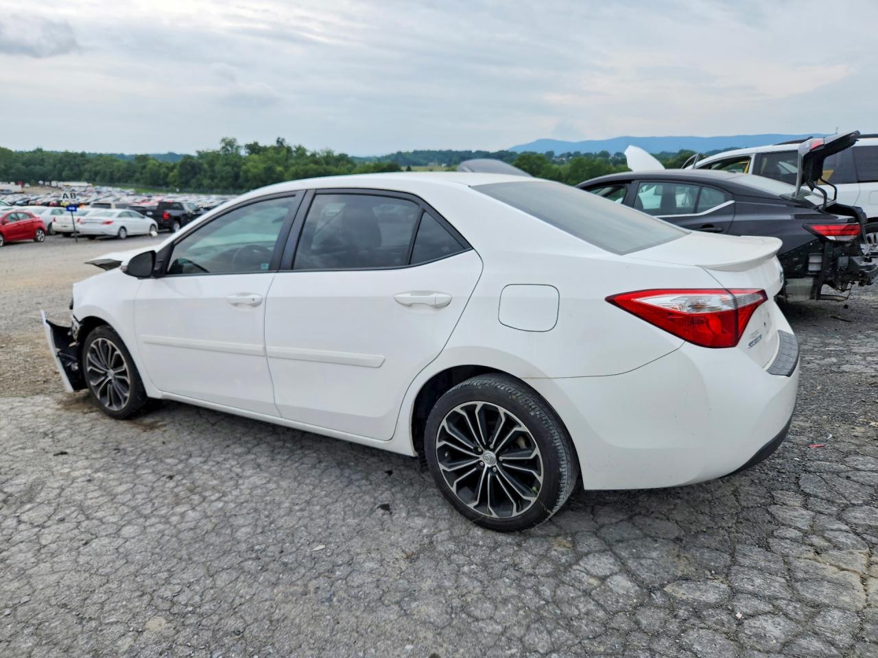 2015 Toyota Corolla S Plus White vin: 2T1BURHE2FC275241
