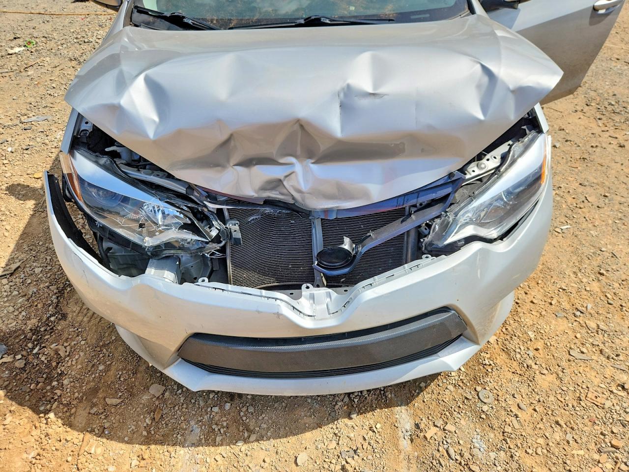 2015 Toyota Corolla L Серебряный vin: 2T1BURHE2FC294582