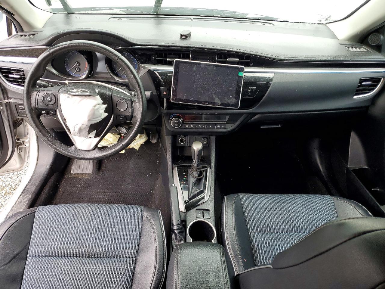 2015 Toyota Corolla S Plus Silver vin: 2T1BURHE2FC304284