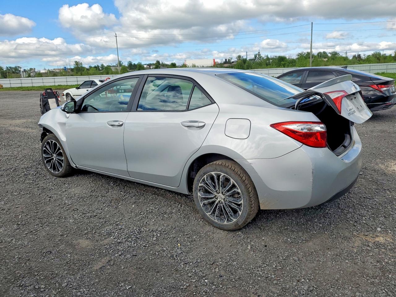 2015 Toyota Corolla S Plus Silver vin: 2T1BURHE2FC325880