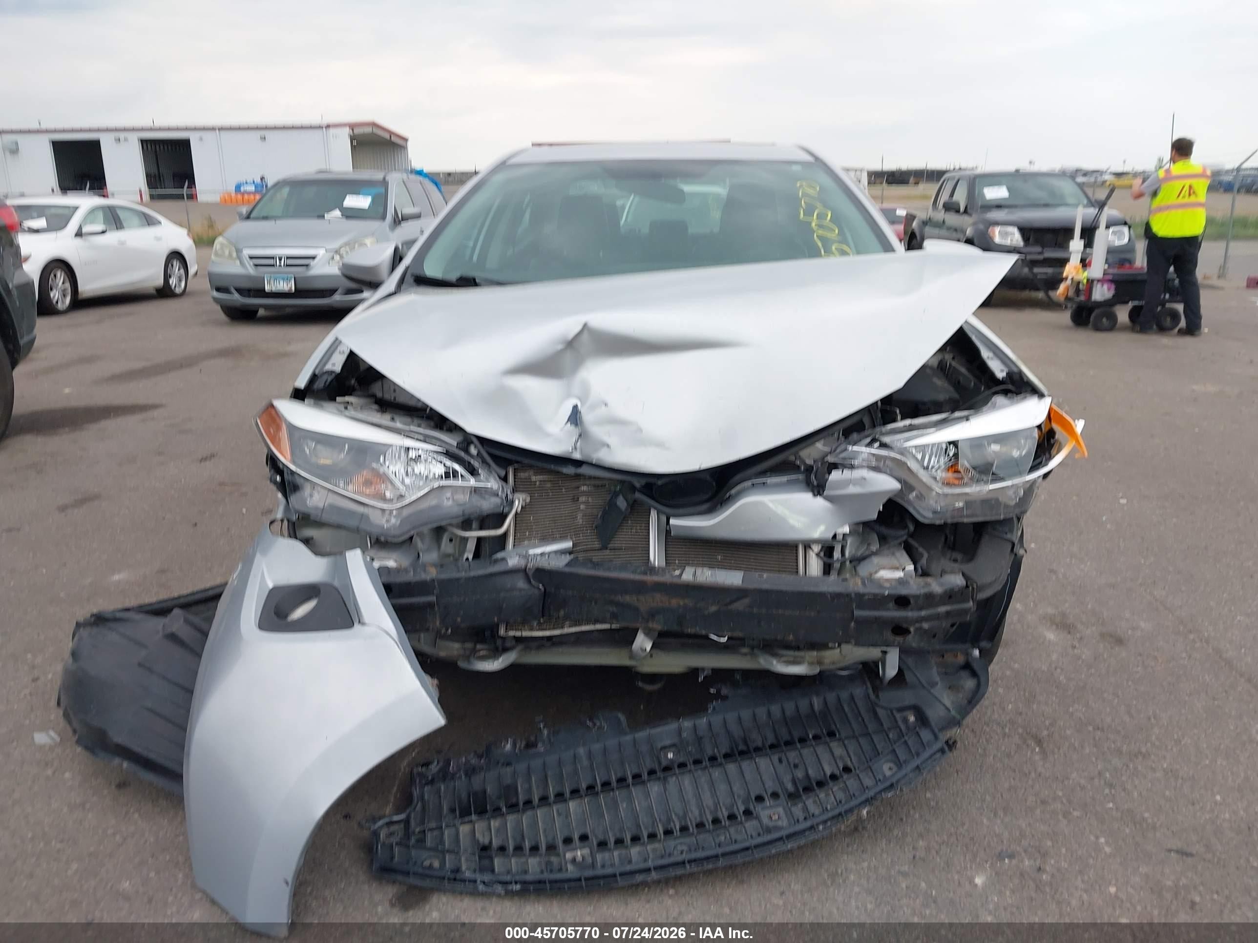 2015 Toyota Corolla S Plus Silver vin: 2T1BURHE2FC339990