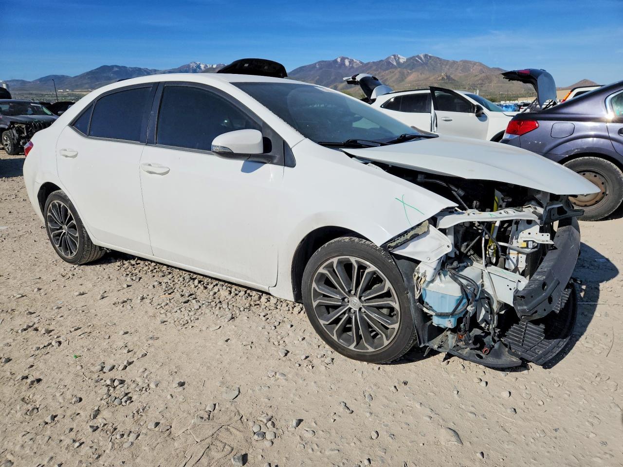 2015 Toyota Corolla S Plus White vin: 2T1BURHE2FC342842