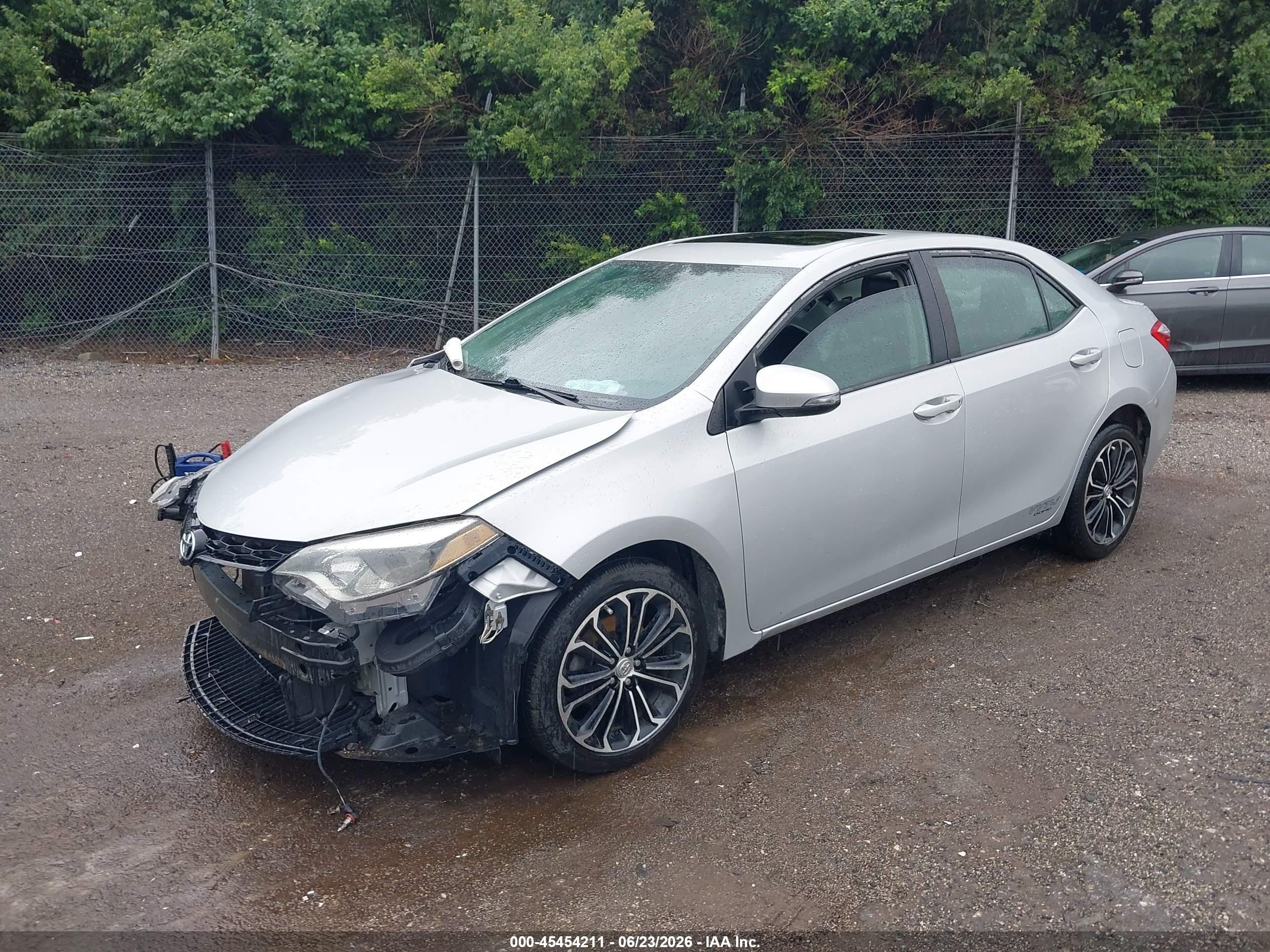 2015 Toyota Corolla S Plus Silver vin: 2T1BURHE2FC347166