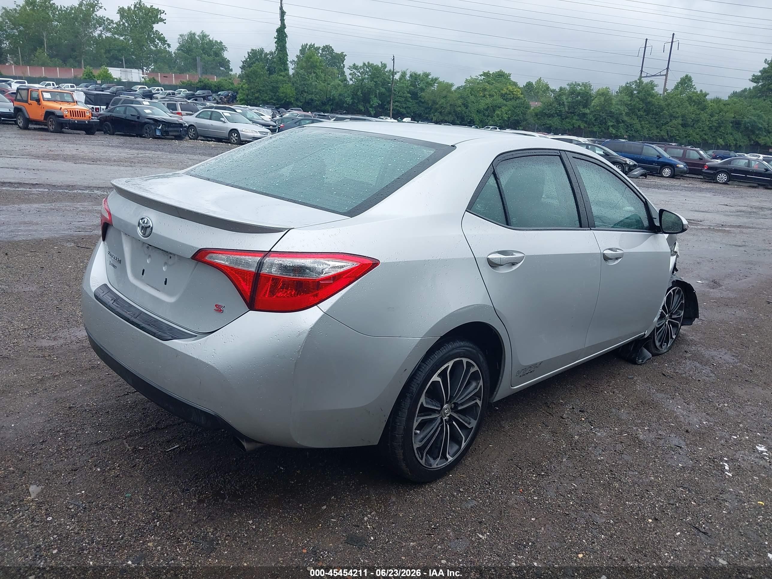2015 Toyota Corolla S Plus Silver vin: 2T1BURHE2FC347166