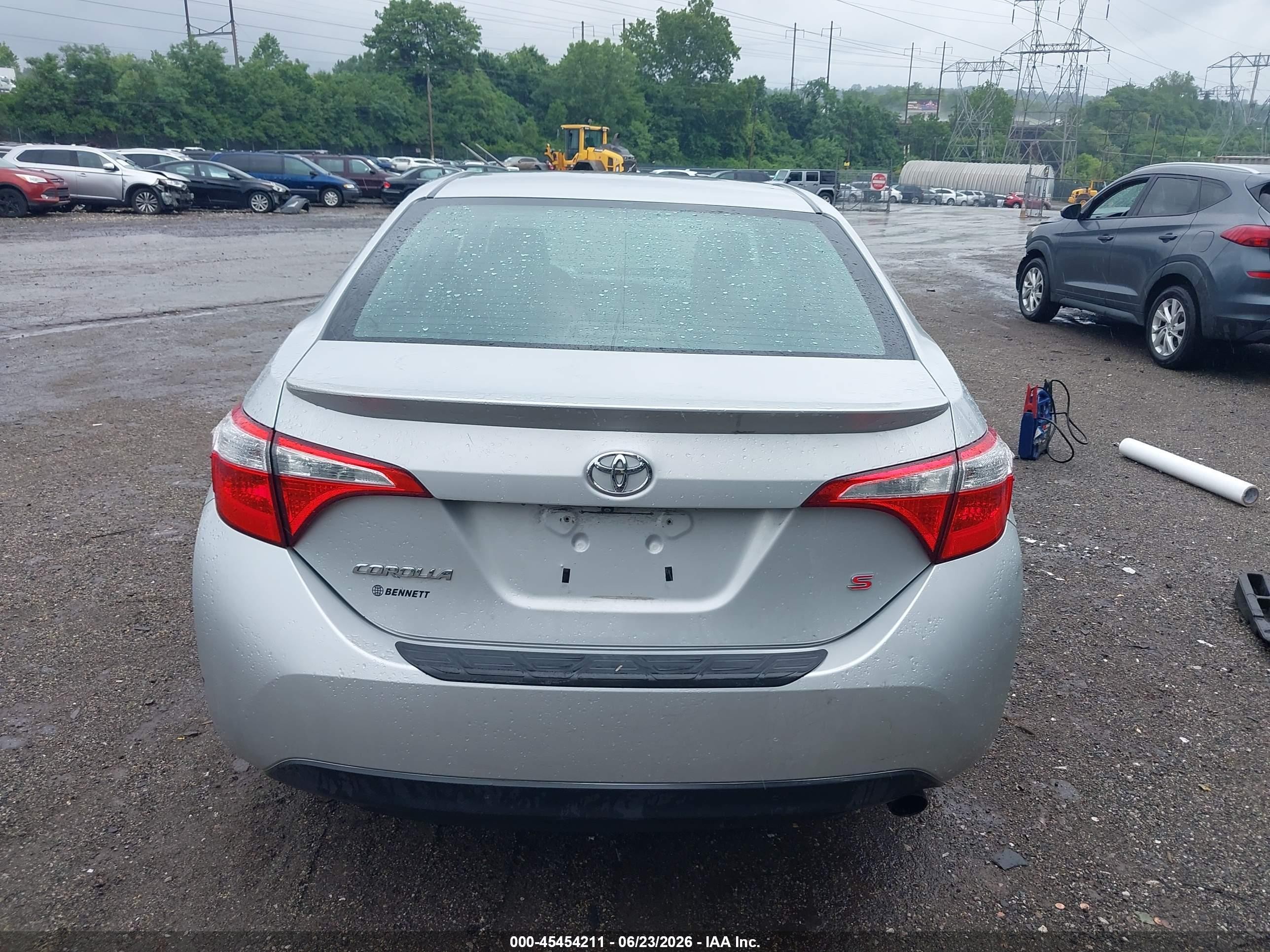 2015 Toyota Corolla S Plus Silver vin: 2T1BURHE2FC347166
